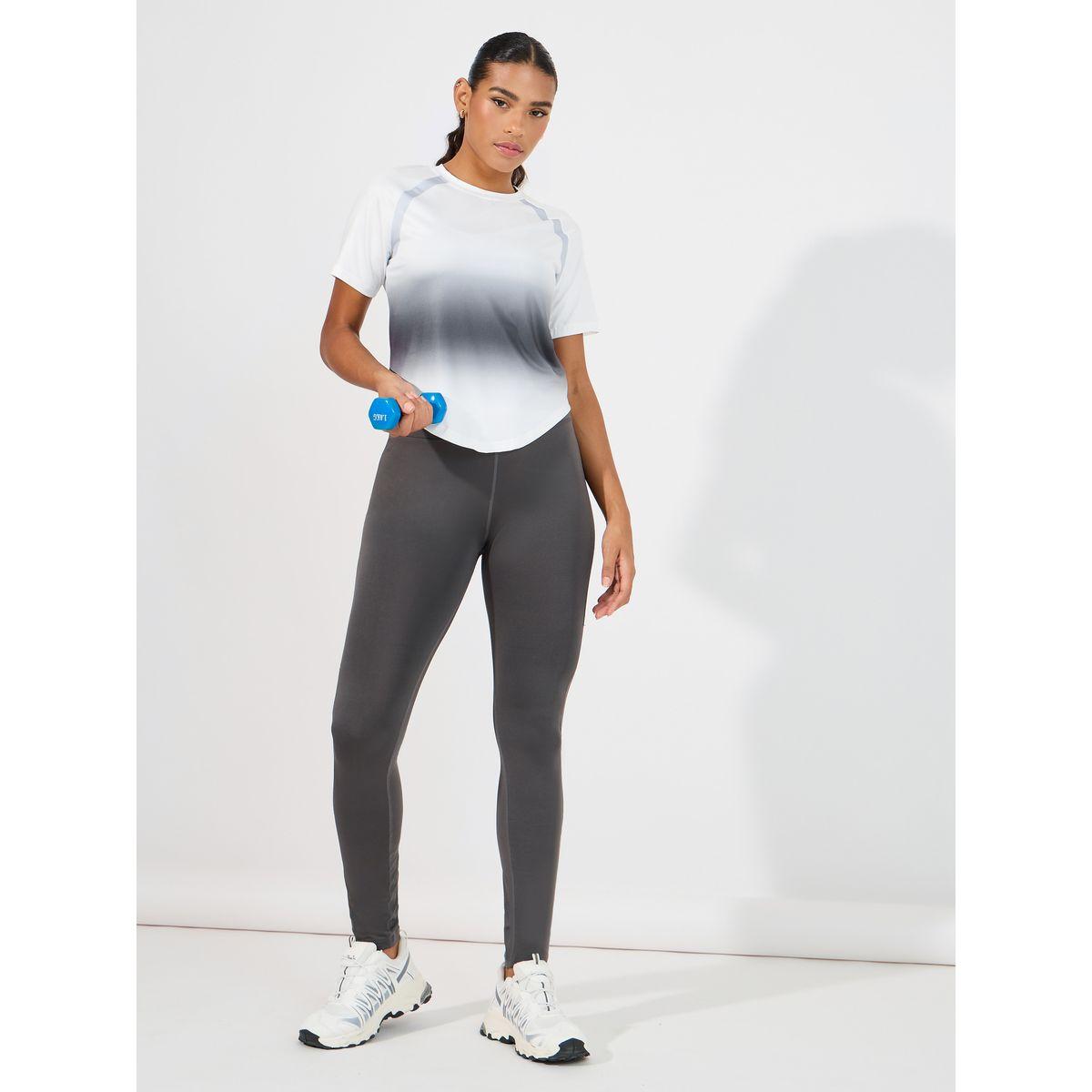بلوزة بحافة منحنية وتفاصيل شبكية-women-clothing-sportswearandactivewear-tshirtsandvests-image-2