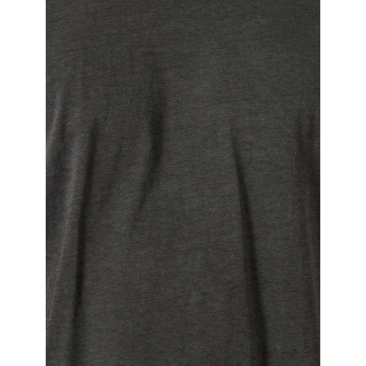 تيشيرت فضفاض بنسيج جيرسي وياقة دائرية-men-clothing-tshirtsandpolos-tshirts-image-3
