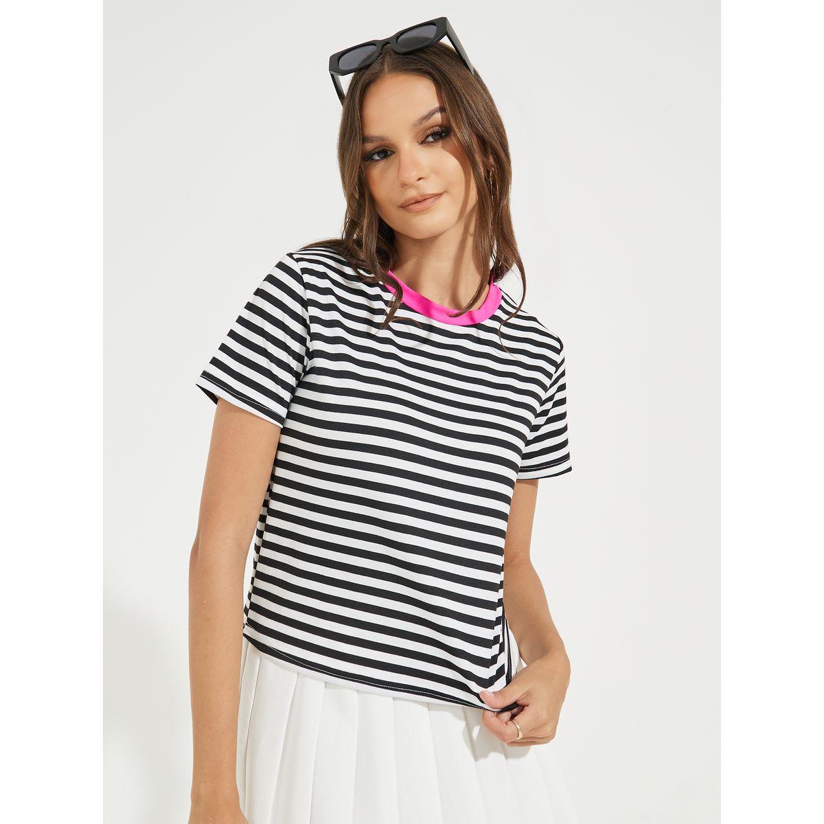 تيشيرت مخطط بقصة عادية وياقة بتفاصيل مُتباينة-women-clothing-tshirts-image-1
