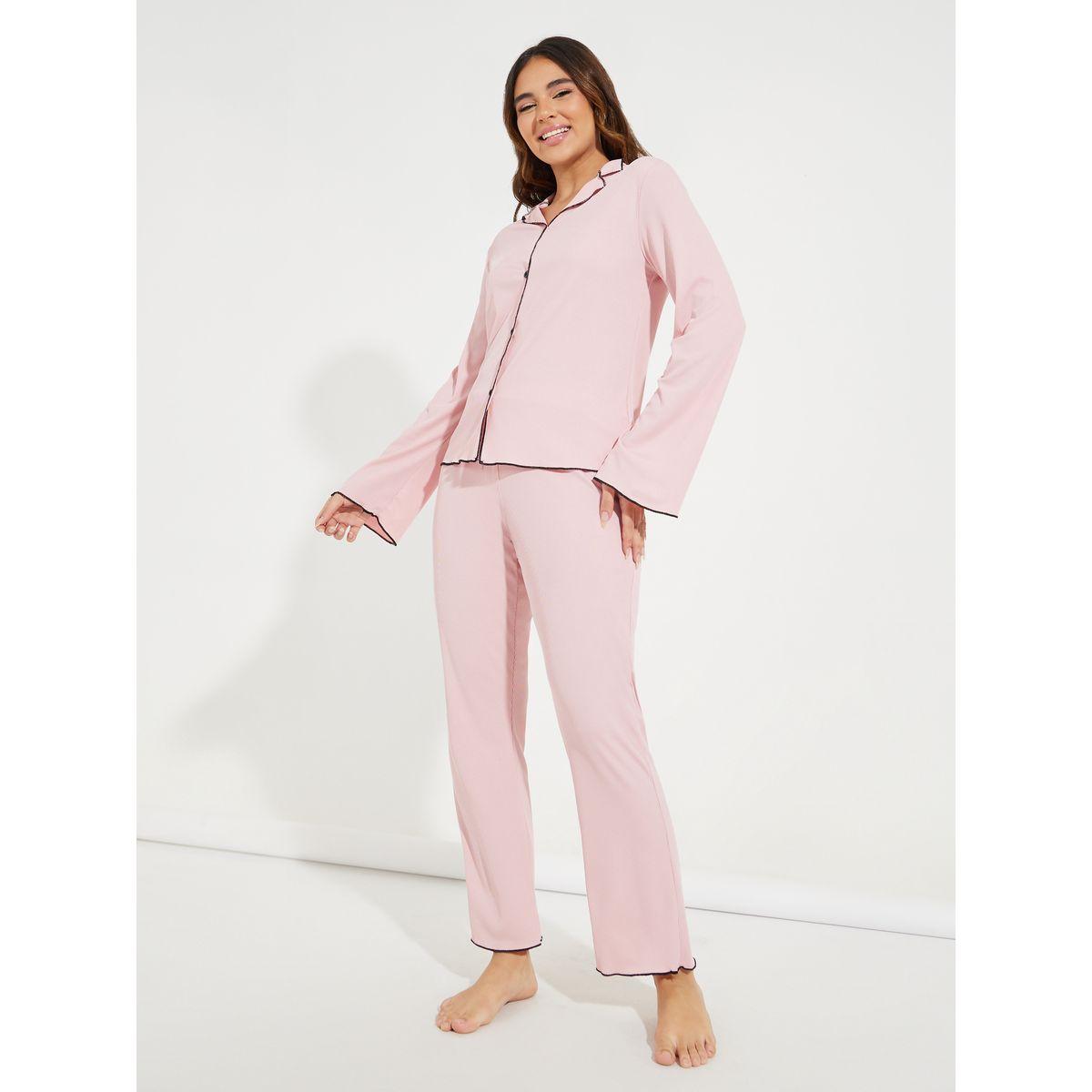 طقم من بنطال بيجاما مع بلوزة بتفاصيل مُتباينة-women-clothing-nightwear-pyjamas-longsets-image-1