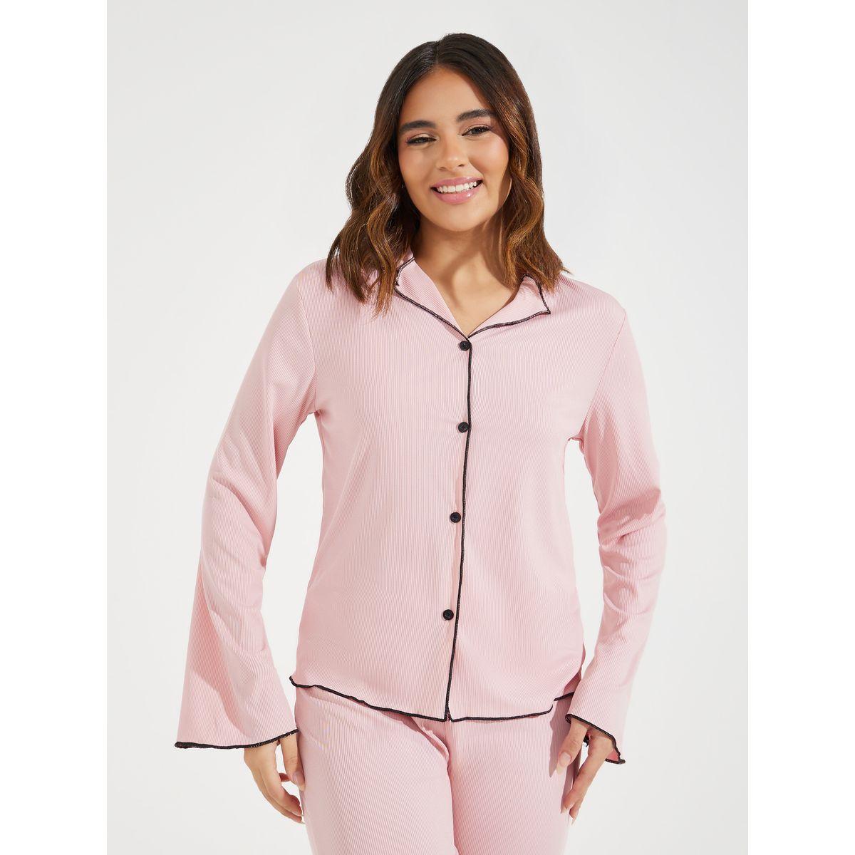 طقم من بنطال بيجاما مع بلوزة بتفاصيل مُتباينة-women-clothing-nightwear-pyjamas-longsets-image-3