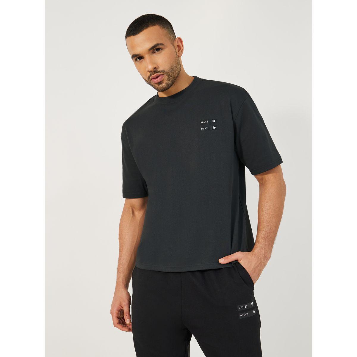 طقم منسق من جوغر تيري مع تيشيرت فضفاض بطبعة كتابة-men-clothing-coordsets-image-2