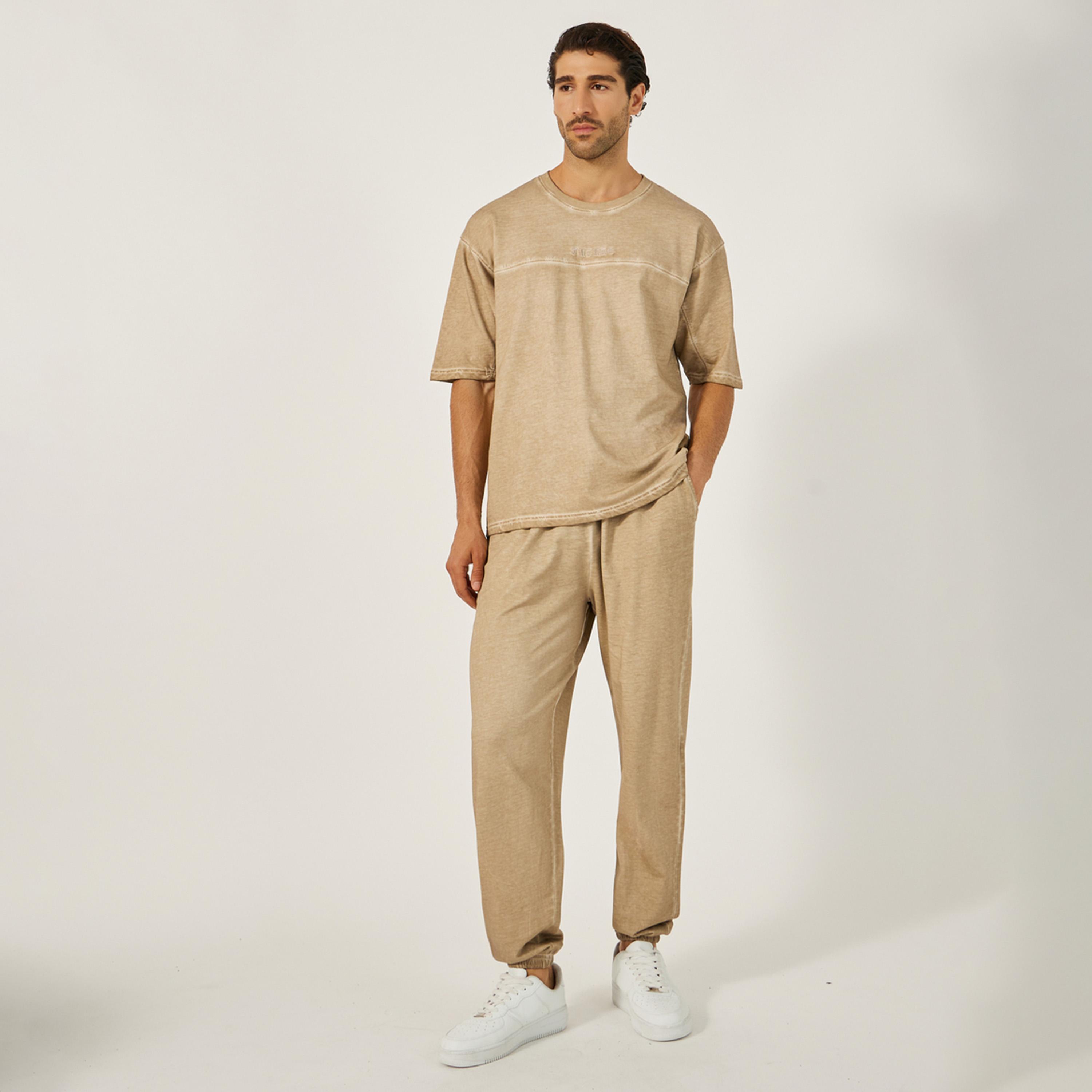 ستايلي - تي شيرت بقبة دائرية وبنطال رياضي كبير الحجم مغسول بالأحماض-men-clothing-coordsets-image-1
