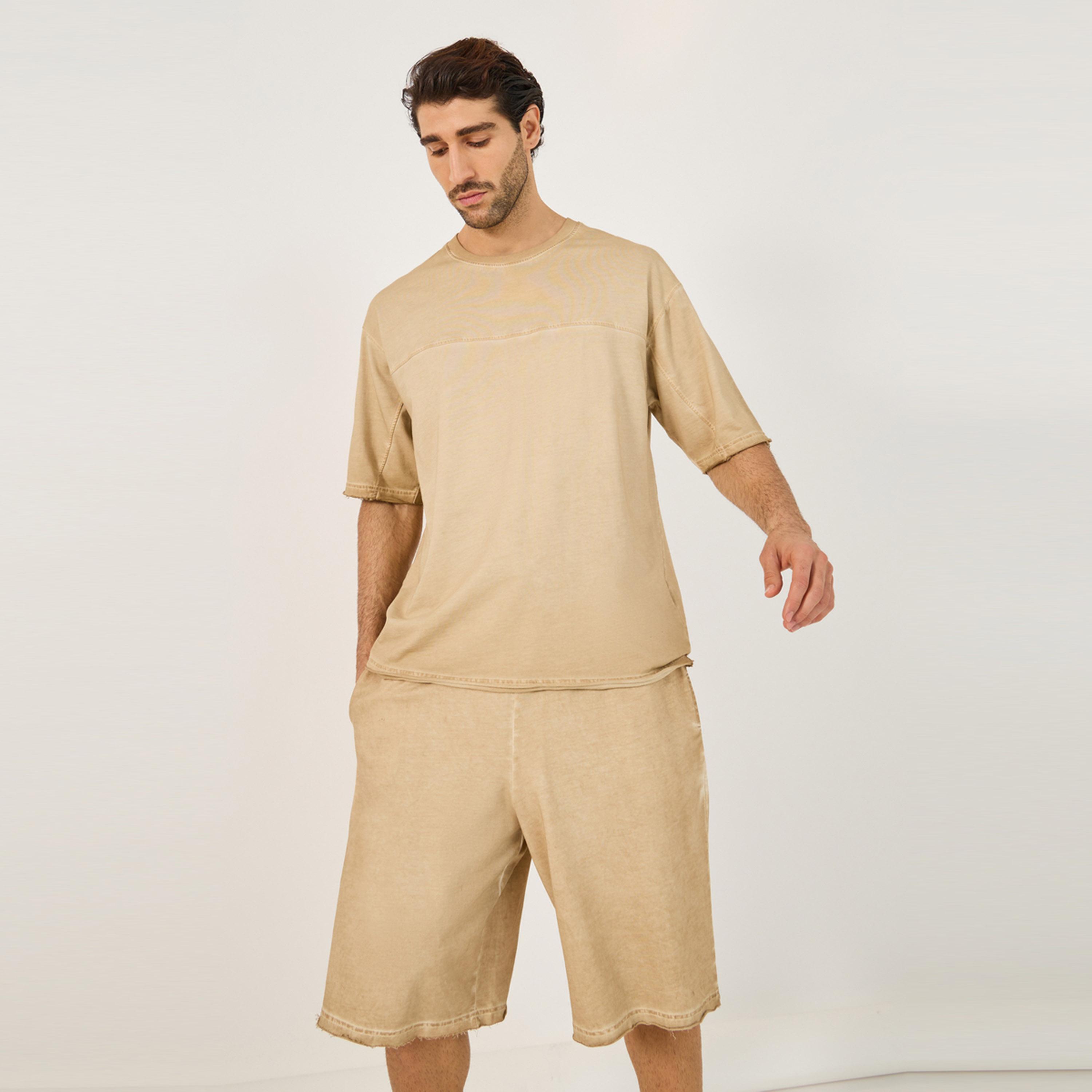 Styli Heavy Terry Acid Washed T-Shirt and Raw Hem Detail Short Co-Ords-men-clothing-coordsets-image-2