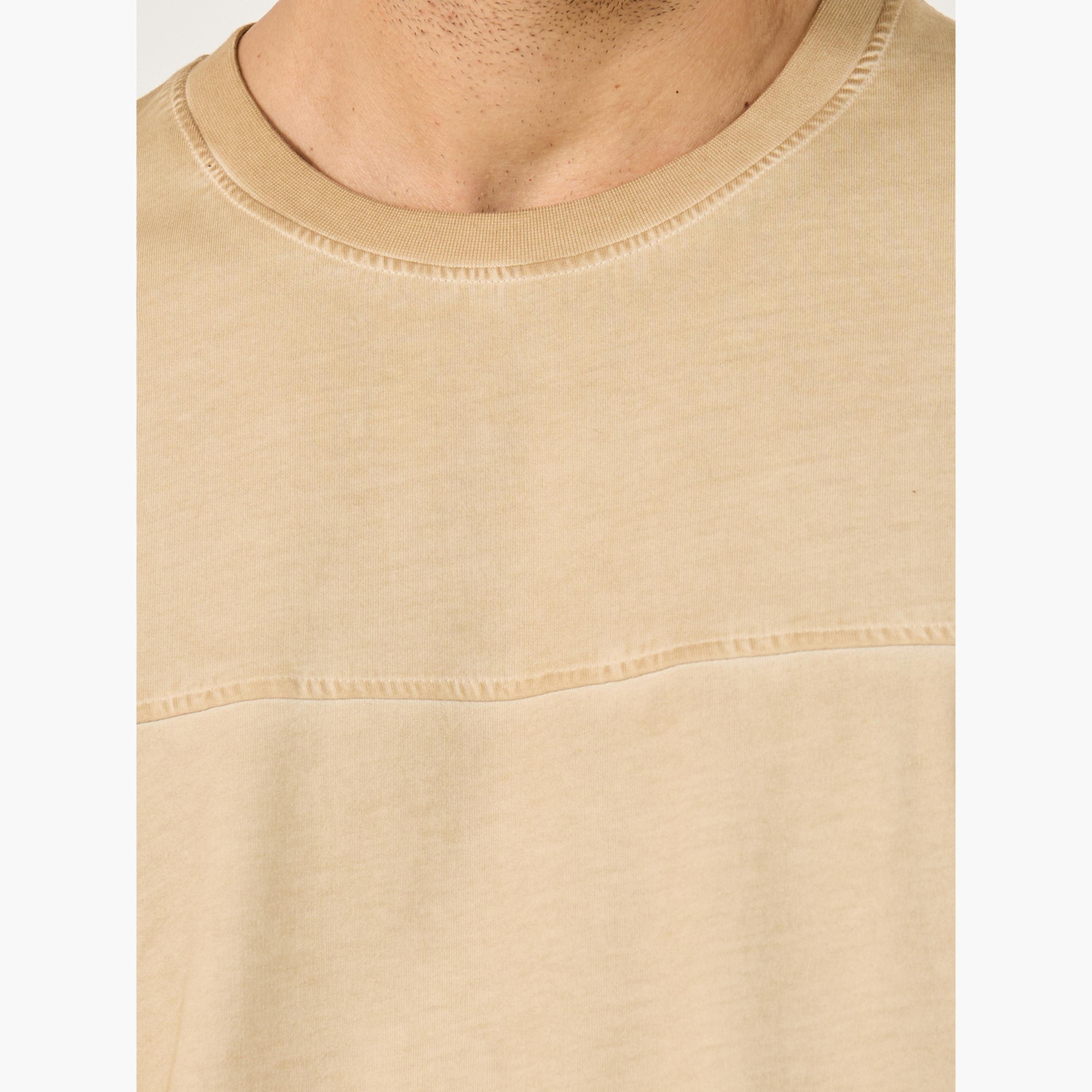 ستايلي - طقم تي شيرت ثقيل من قماش تيري باهت وشورت بتفاصيل حافة غير مكتملة-men-clothing-coordsets-image-3