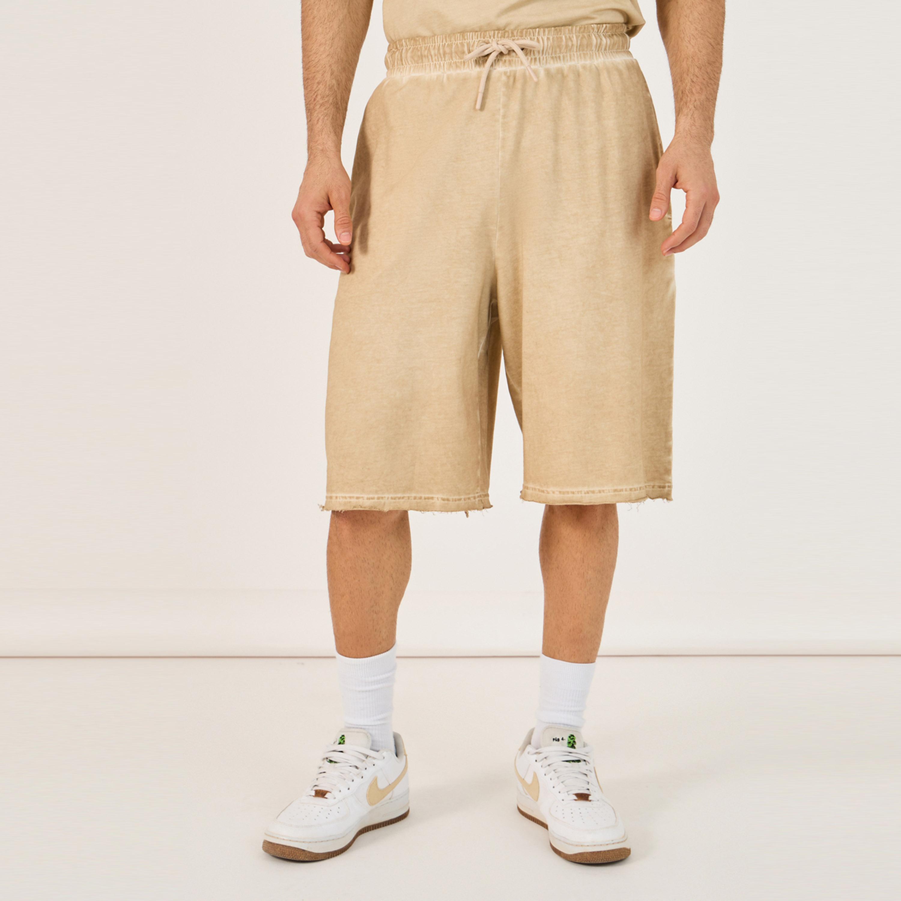 Styli Heavy Terry Acid Washed T-Shirt and Raw Hem Detail Short Co-Ords-men-clothing-coordsets-image-4