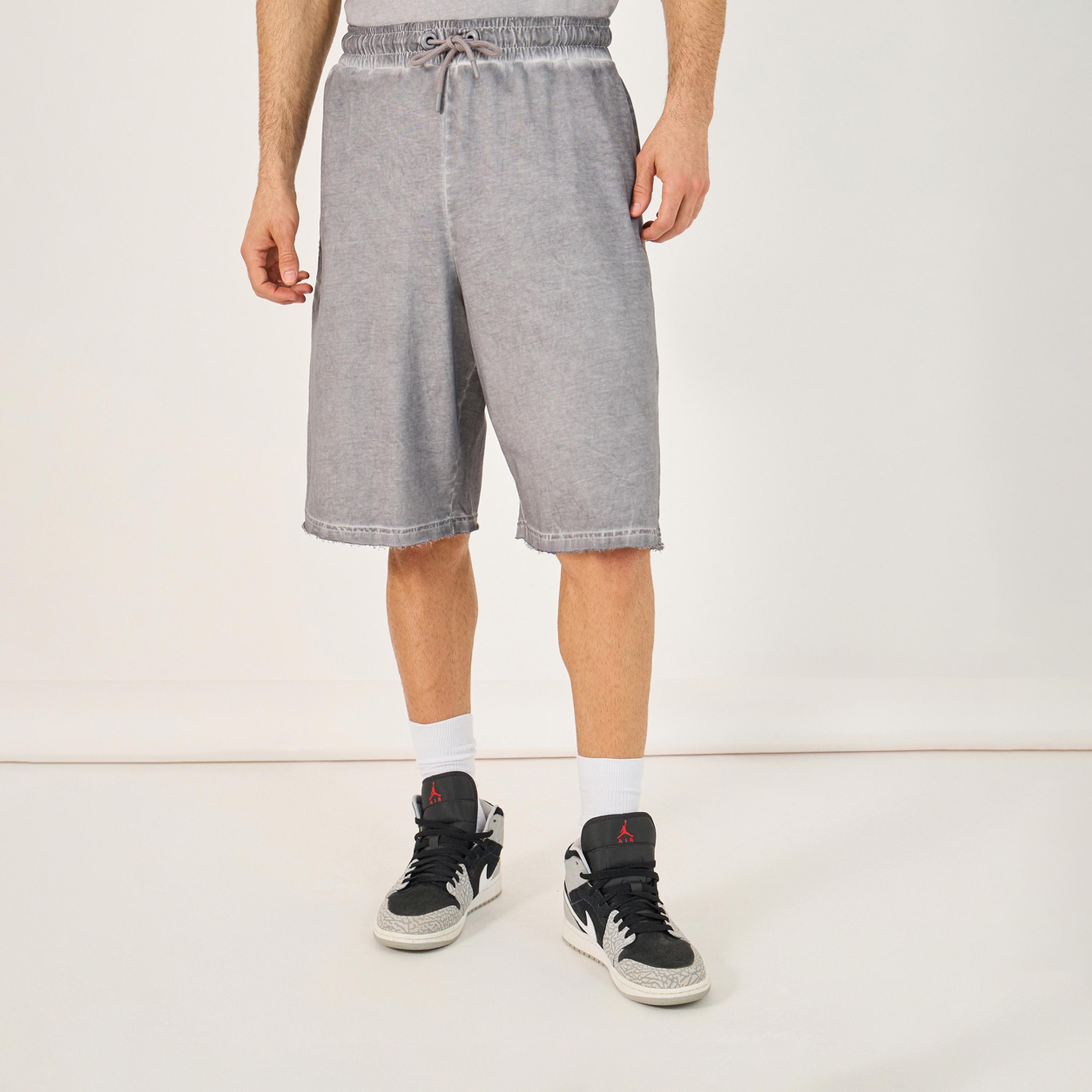 ستايلي - طقم تي شيرت تيري برقبة دائرية مغسول بالحمض مع شورت-men-clothing-coordsets-image-4
