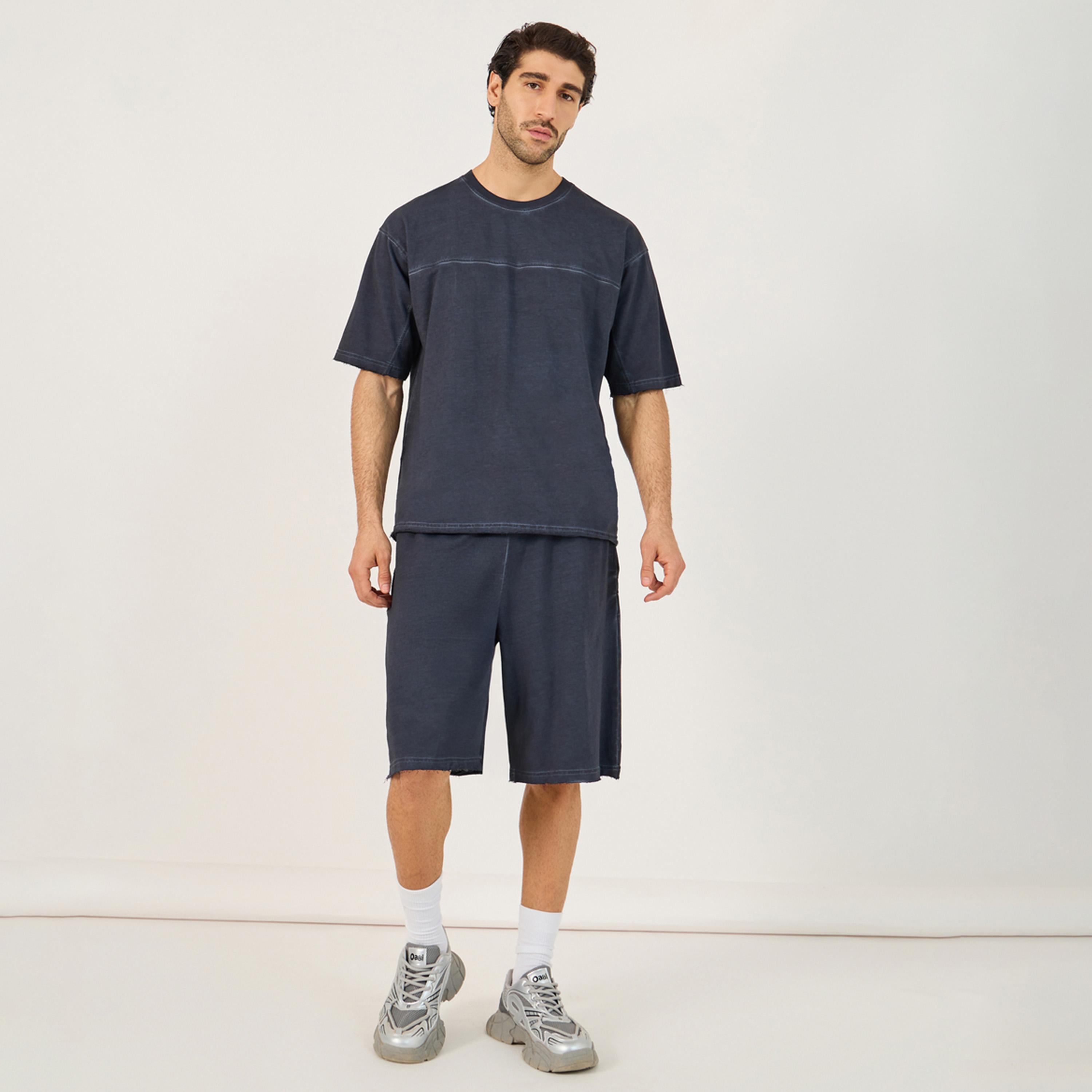 ستايلي - طقم تي شيرت تيري برقبة دائرية مغسول بالحمض مع شورت-men-clothing-coordsets-image-1