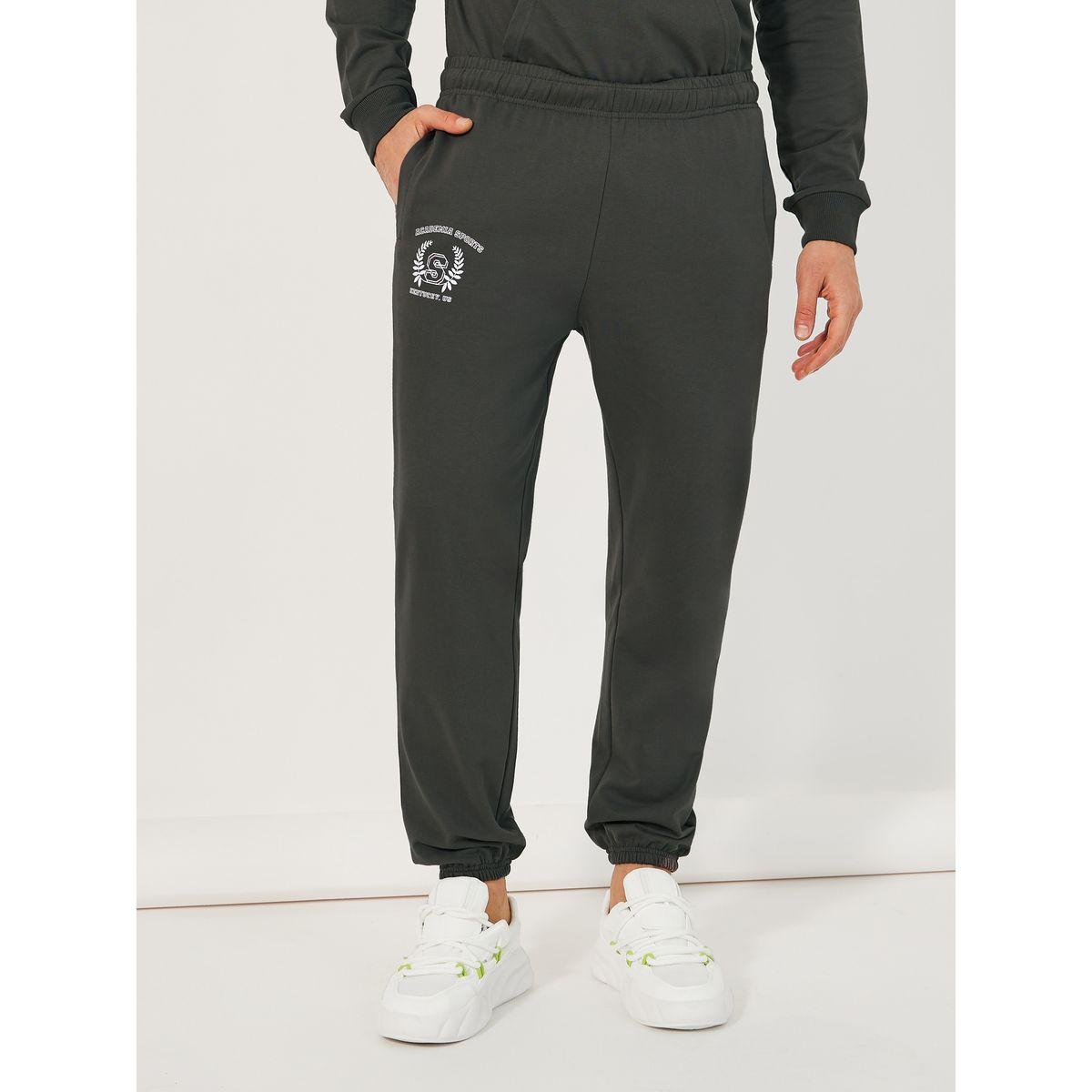 طقم منسق من جوغر وهودي بطبعة فارسيتي وقصة مريحة-men-clothing-coordsets-image-5