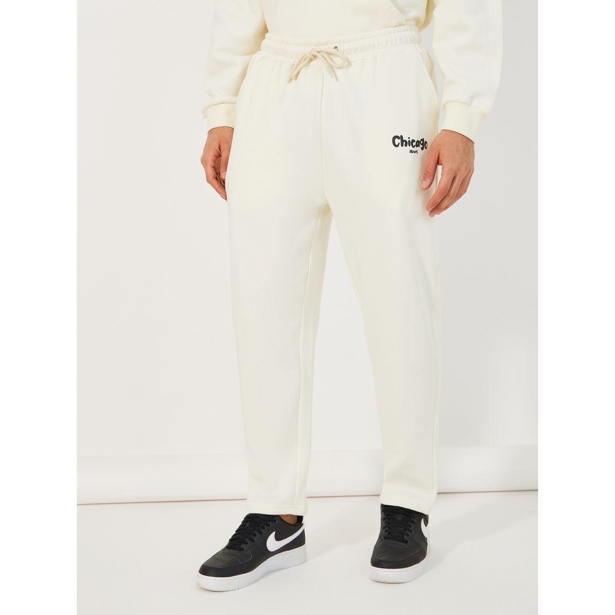 طقم منسق من جوغر وهودي فضفاض بطبعة شيكاغو-men-clothing-coordsets-image-5
