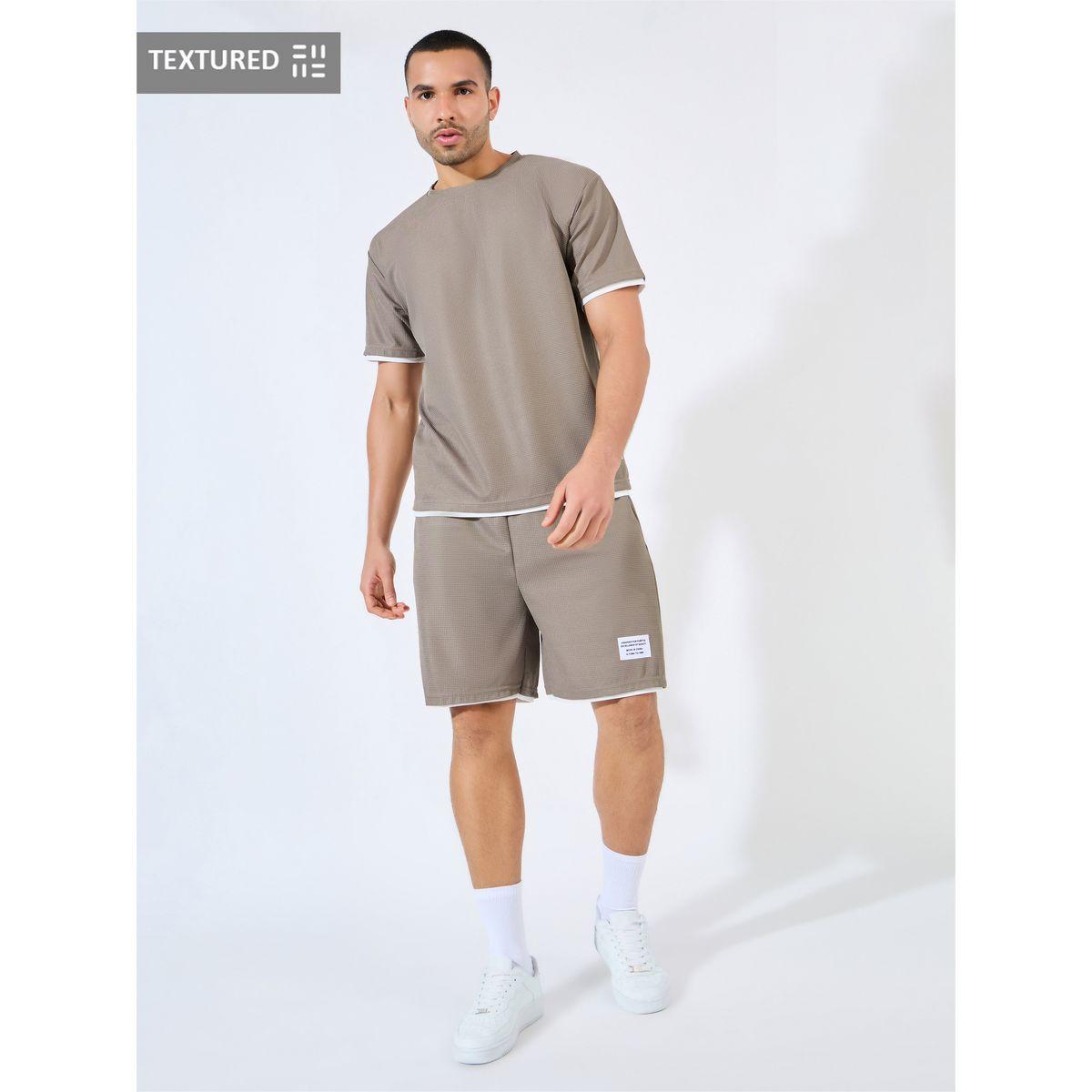 شورت مع تيشيرت فضفاض محبوك بنمط وافل-men-clothing-coordsets-image-1