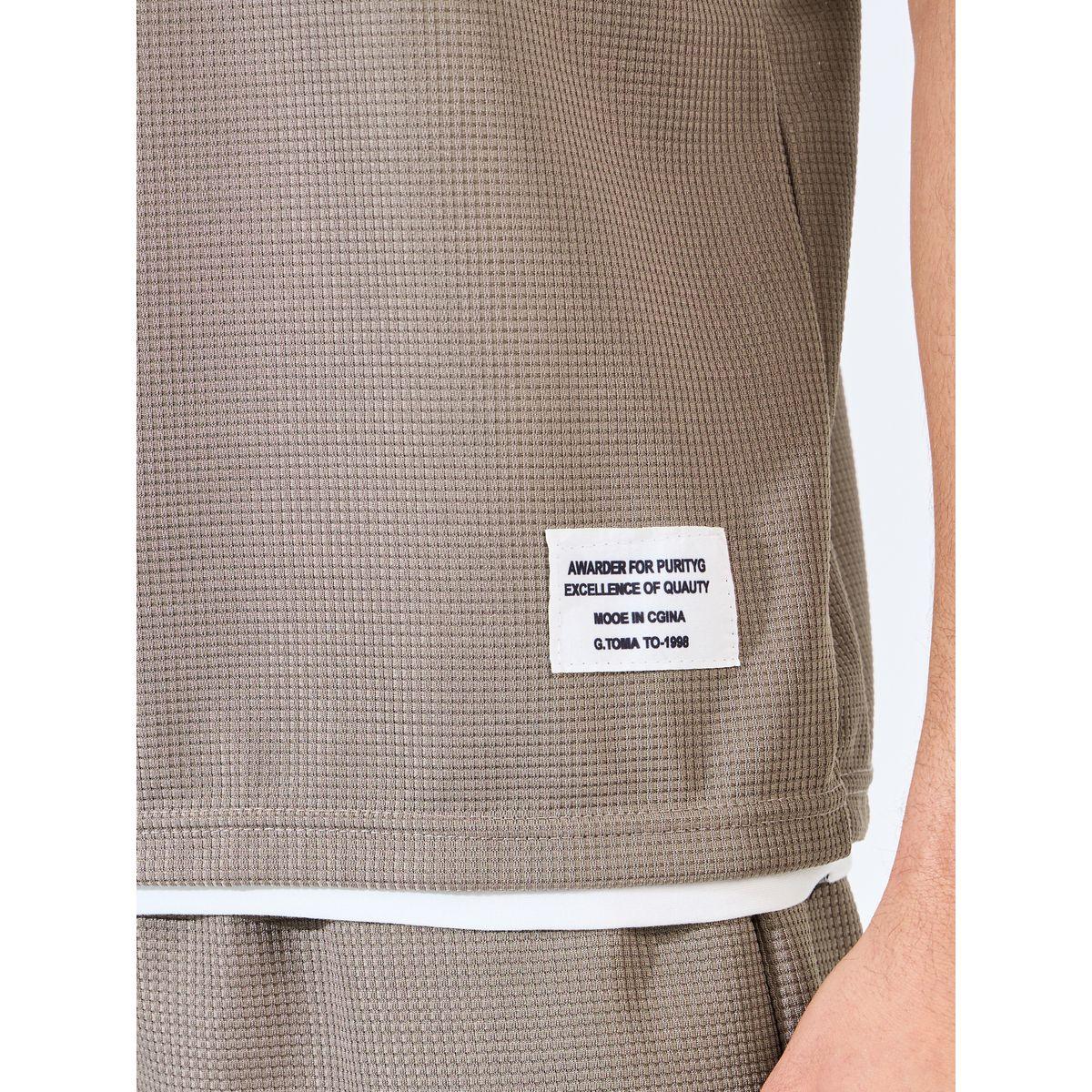 شورت مع تيشيرت فضفاض محبوك بنمط وافل-men-clothing-coordsets-image-3