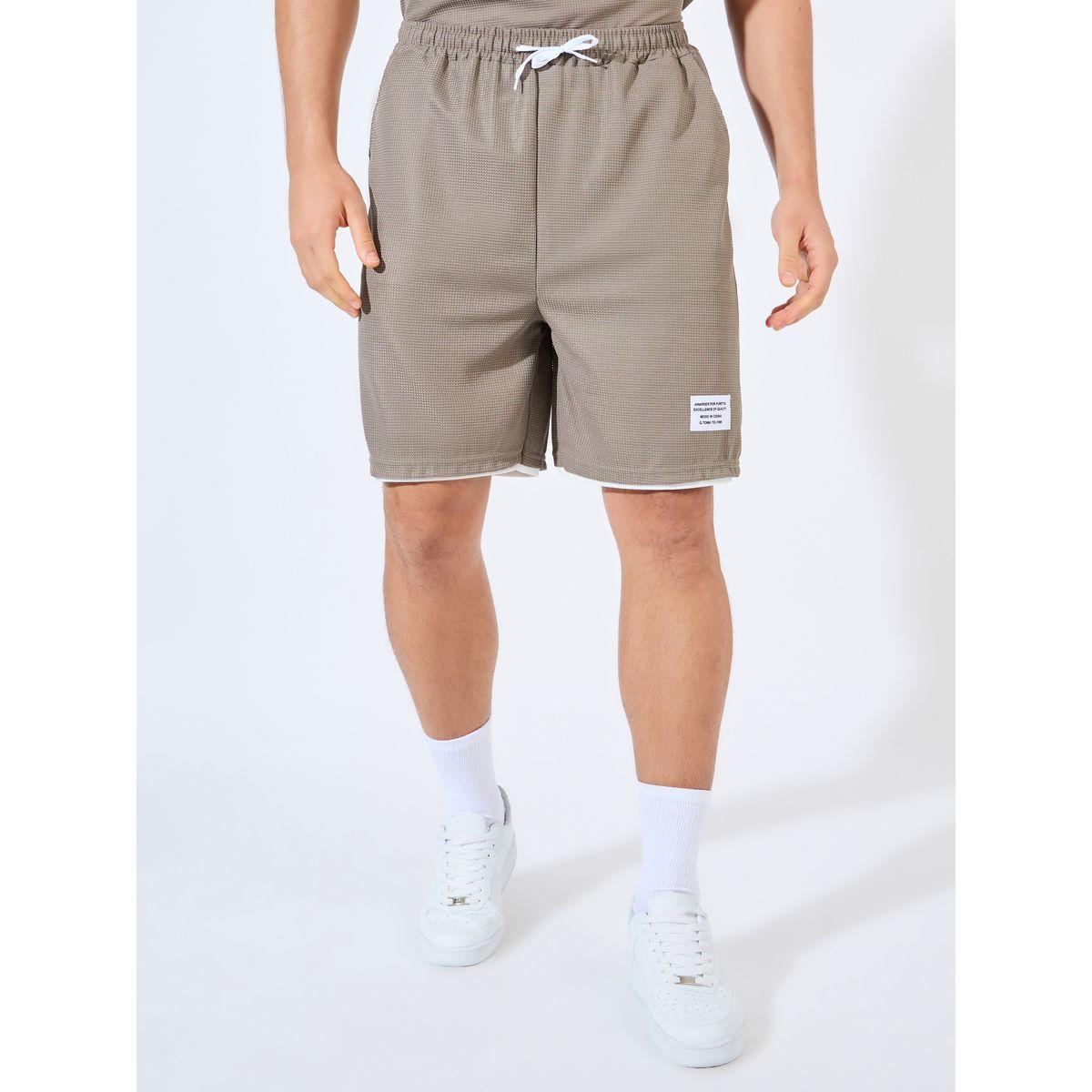 شورت مع تيشيرت فضفاض محبوك بنمط وافل-men-clothing-coordsets-image-4