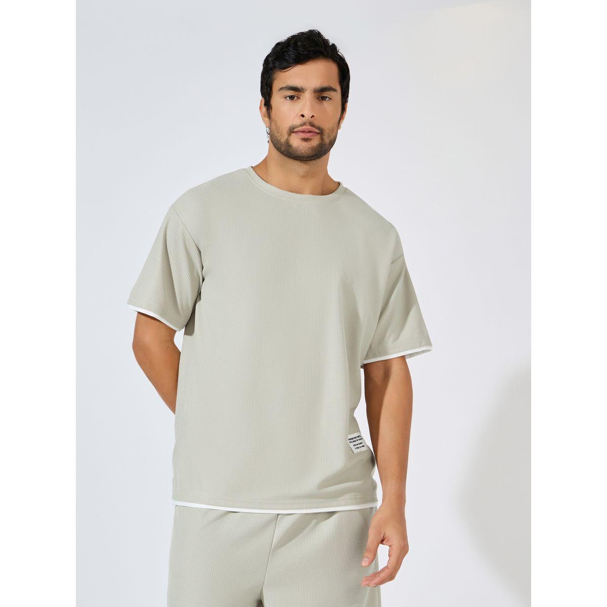 طقم منسق من شورت مع تيشيرت فضفاض بنمط وافل-men-clothing-coordsets-image-2