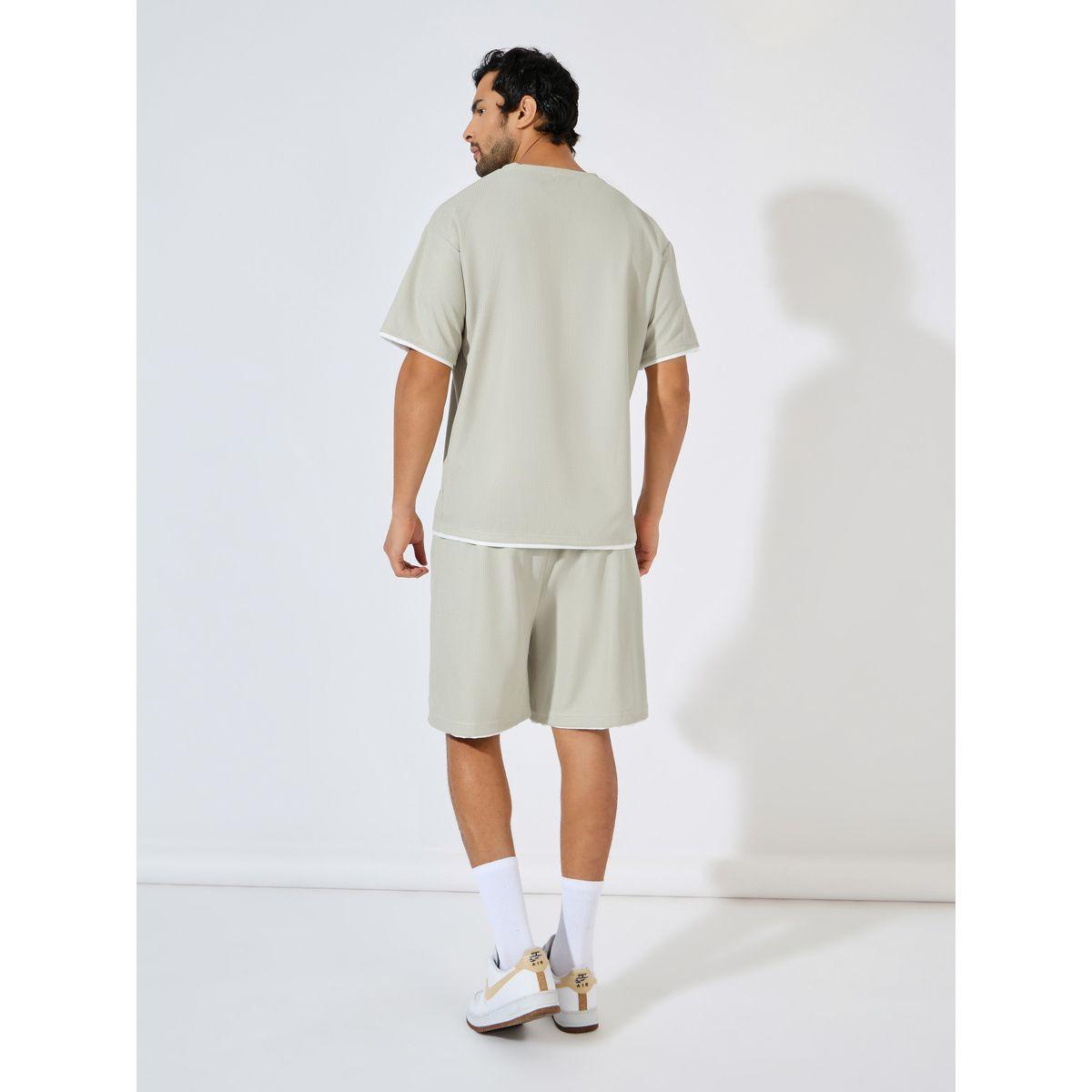 طقم منسق من شورت مع تيشيرت فضفاض بنمط وافل-men-clothing-coordsets-image-4
