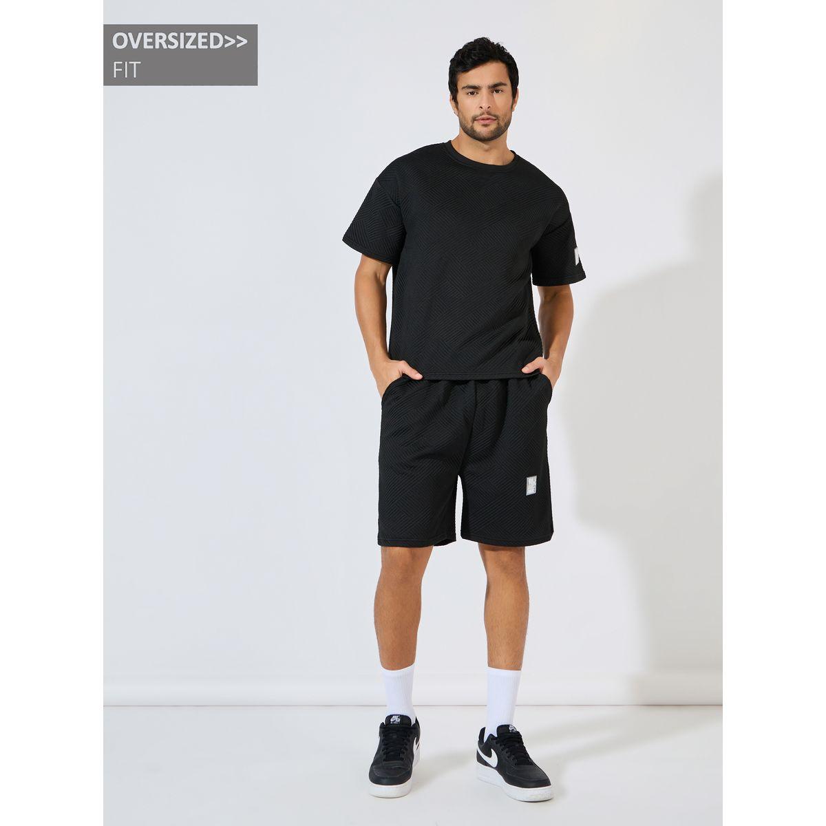 طقم منسق من شورت مع تيشيرت فضفاض بتفاصيل محبوكة-men-clothing-coordsets-image-1