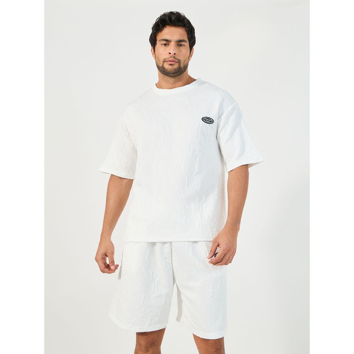 طقم منسق من شورت وتيشيرت بقصة فضفاضة-men-clothing-coordsets-image-2