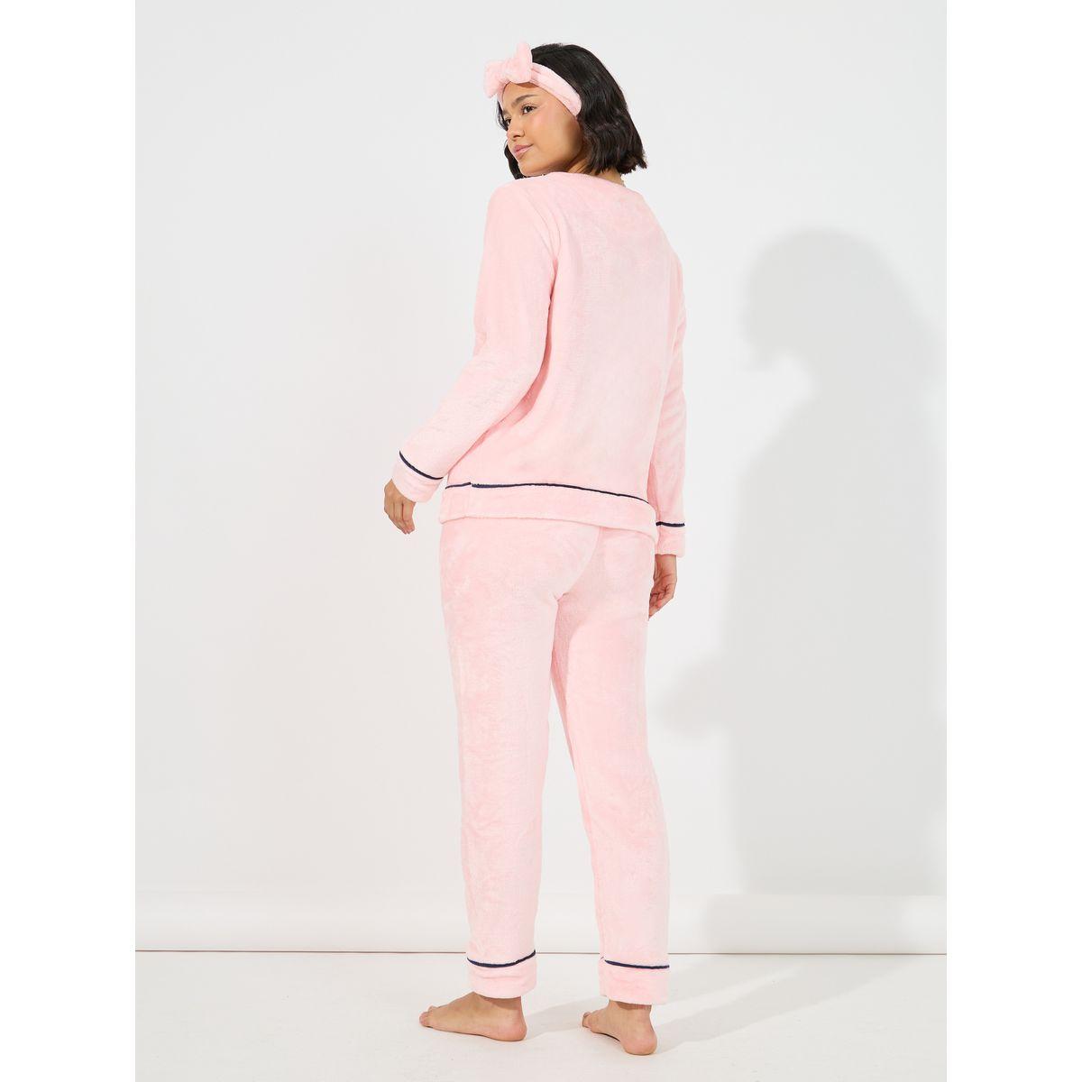 طقم من بنطال بيجاما مع بلوزة فليس بتفاصيل مُطرّزة-women-clothing-nightwear-pyjamas-longsets-image-4