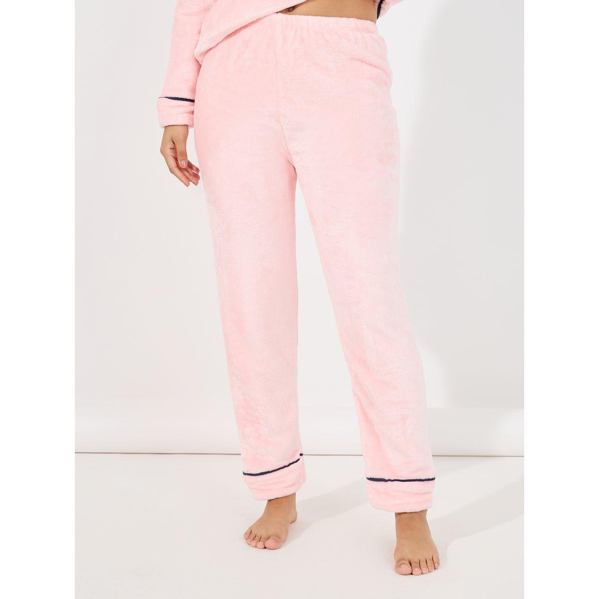 طقم من بنطال بيجاما مع بلوزة فليس بتفاصيل مُطرّزة-women-clothing-nightwear-pyjamas-longsets-image-5