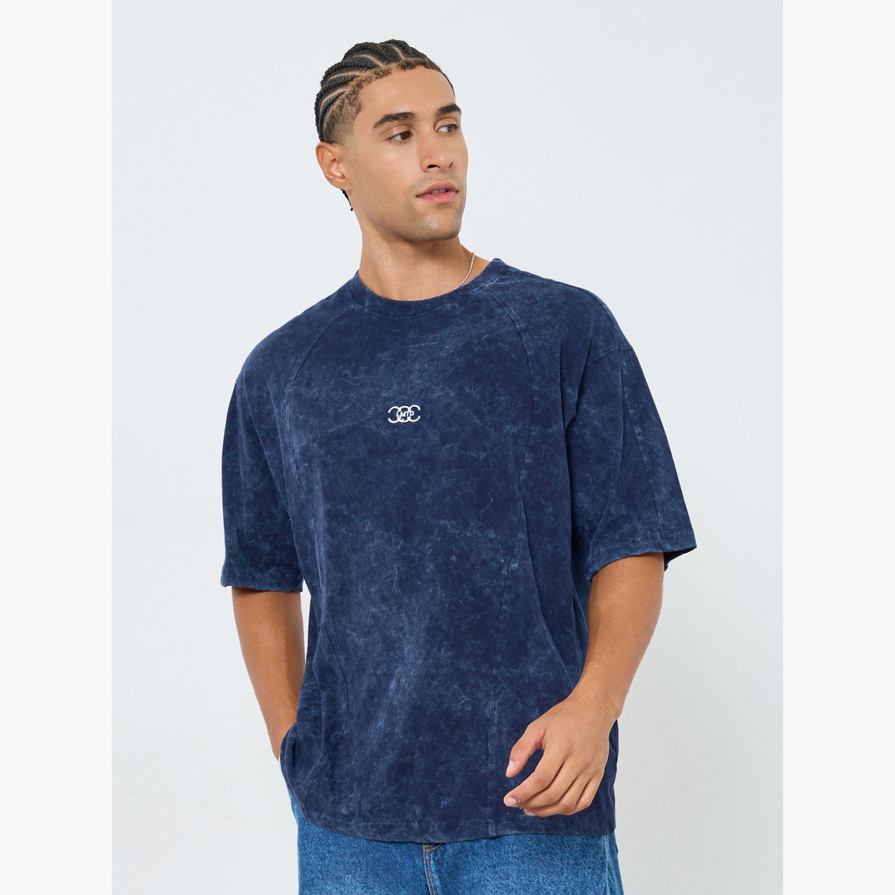 تيشيرت بغسيل حمضي وبياقة دائرية للرجال-men-clothing-tshirtsandpolos-tshirts-image-1