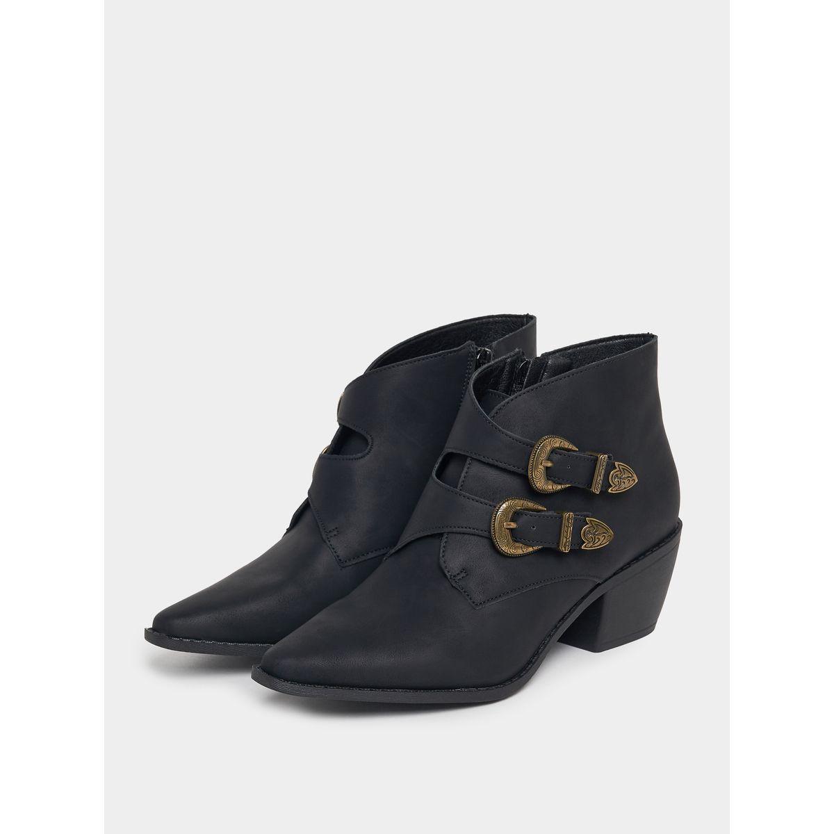 حذاء بوت بمقدمة مدببة وإبزيم غلق-women-shoes-boots-image-2
