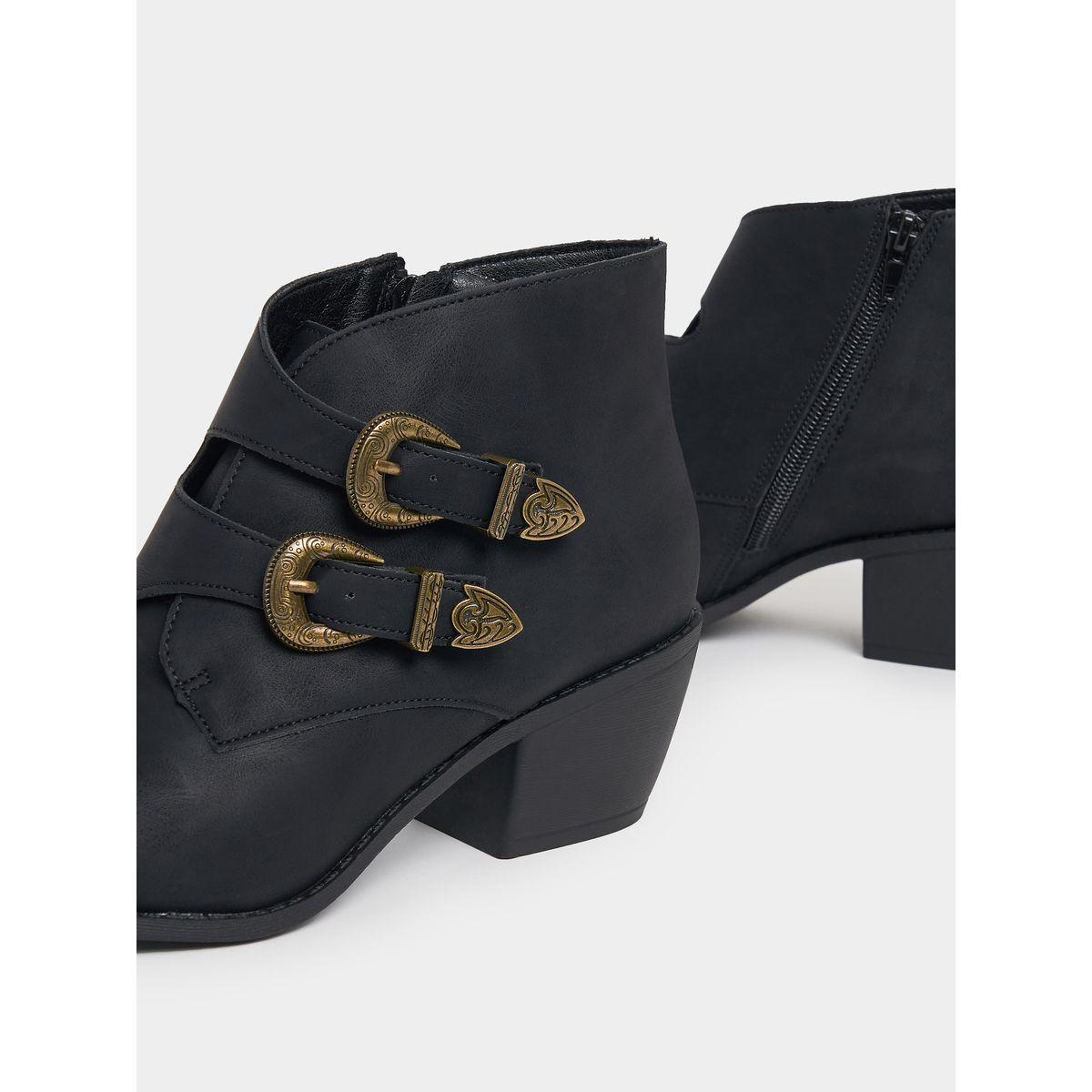 حذاء بوت بمقدمة مدببة وإبزيم غلق-women-shoes-boots-image-3