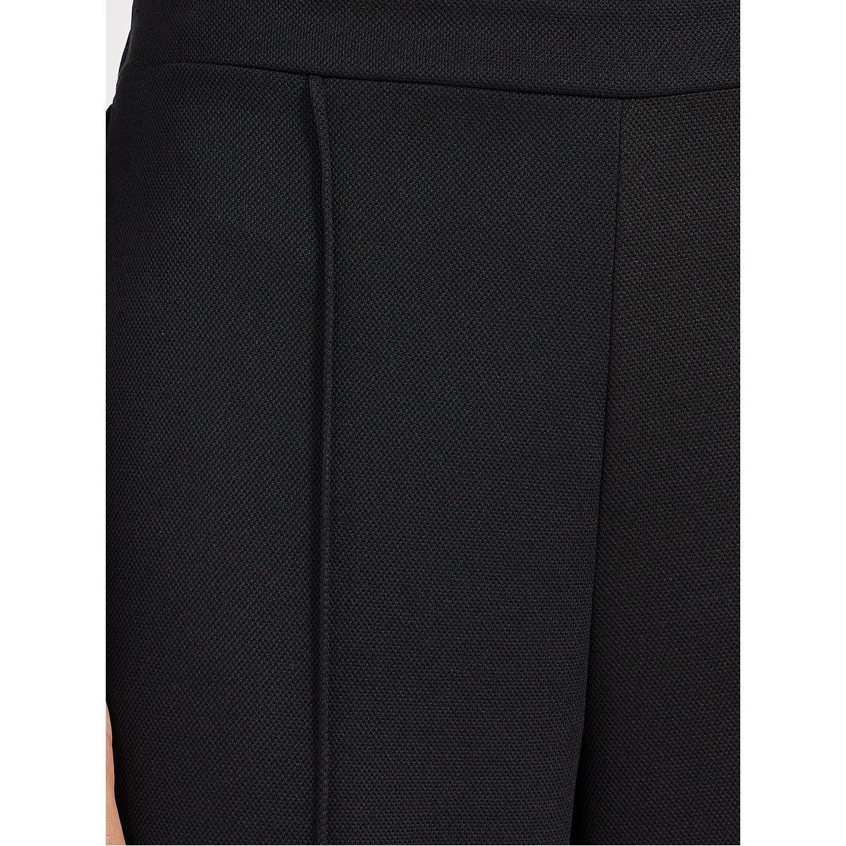 جوغر بأرجل مستقيمة وتفاصيل محزوزة-women-clothing-bottoms-joggers-image-3