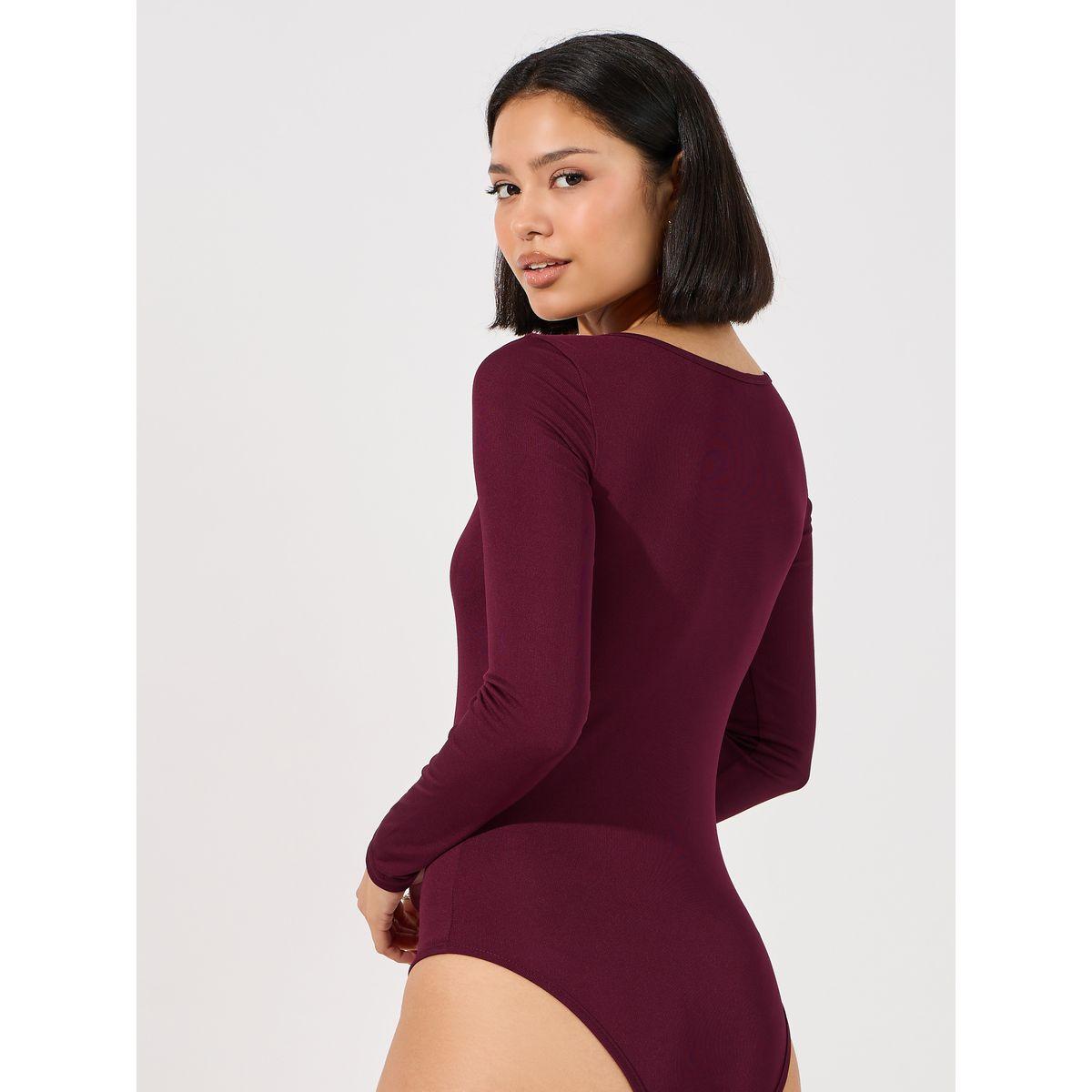بودي سوت مُجسم بتفاصيل مضلعة وياقة واسعة-women-clothing-tshirts-image-1