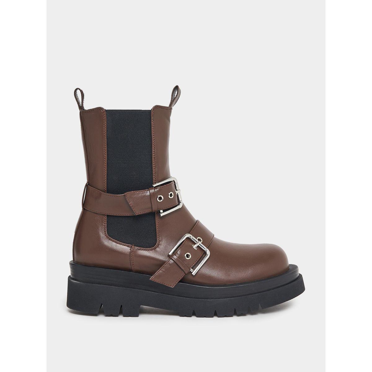 حذاء بوت بمقدمة دائرية وإبزيم غلق رايد × ستايلي-women-shoes-boots-image-1