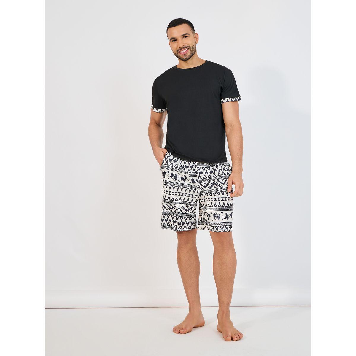 مجموعة من شورت مع تيشيرت بتفاصيل مُتباينة-men-clothing-nightwear-sets-image-1