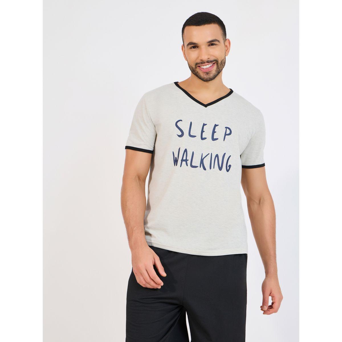 مجموعة من شورت وتيشيرت بطبعة كتابة-men-clothing-nightwear-sets-image-2