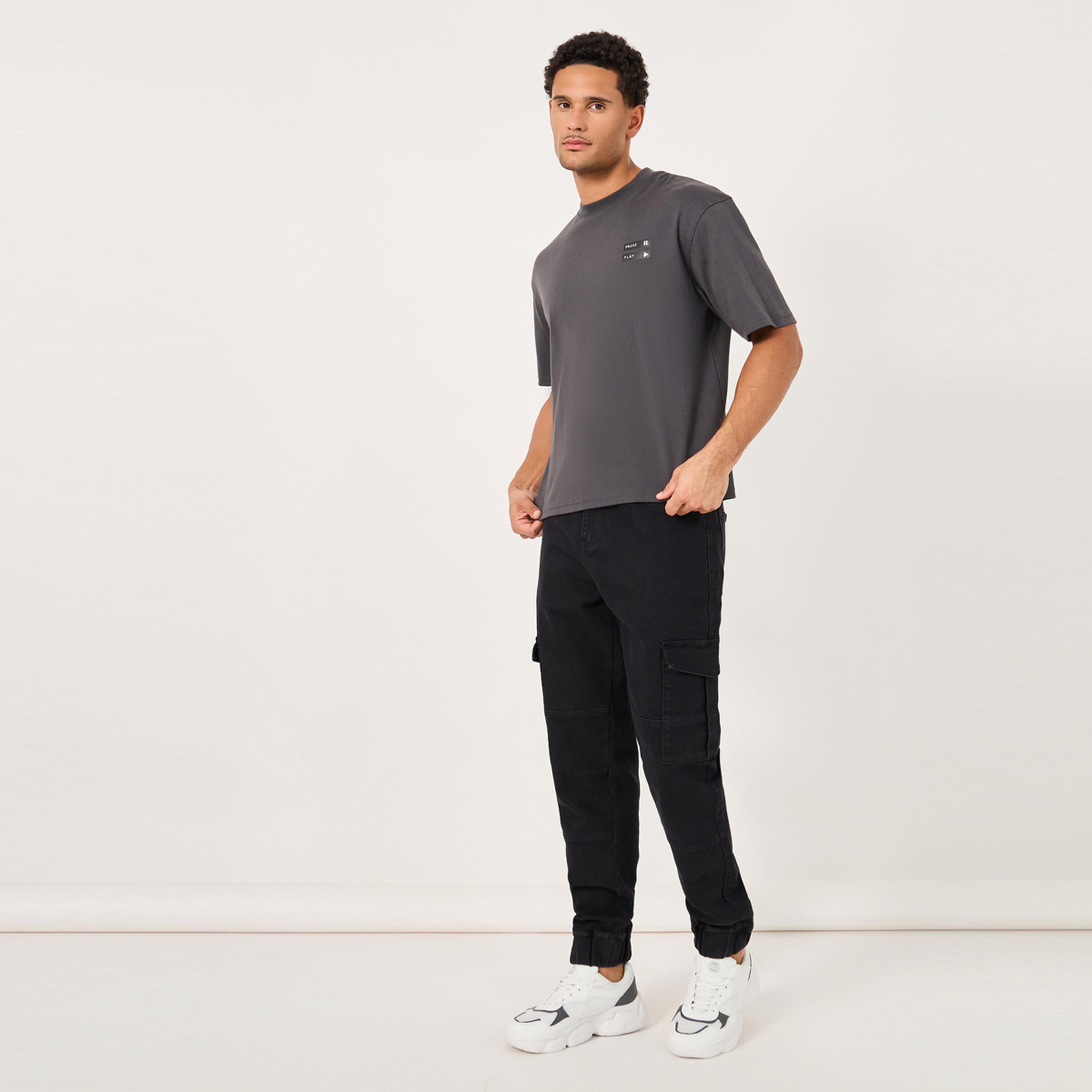 ستايلي - بنطال جينز كارغو ضيق بحزام خصر مصمم-men-clothing-bottoms-jeans-image-3