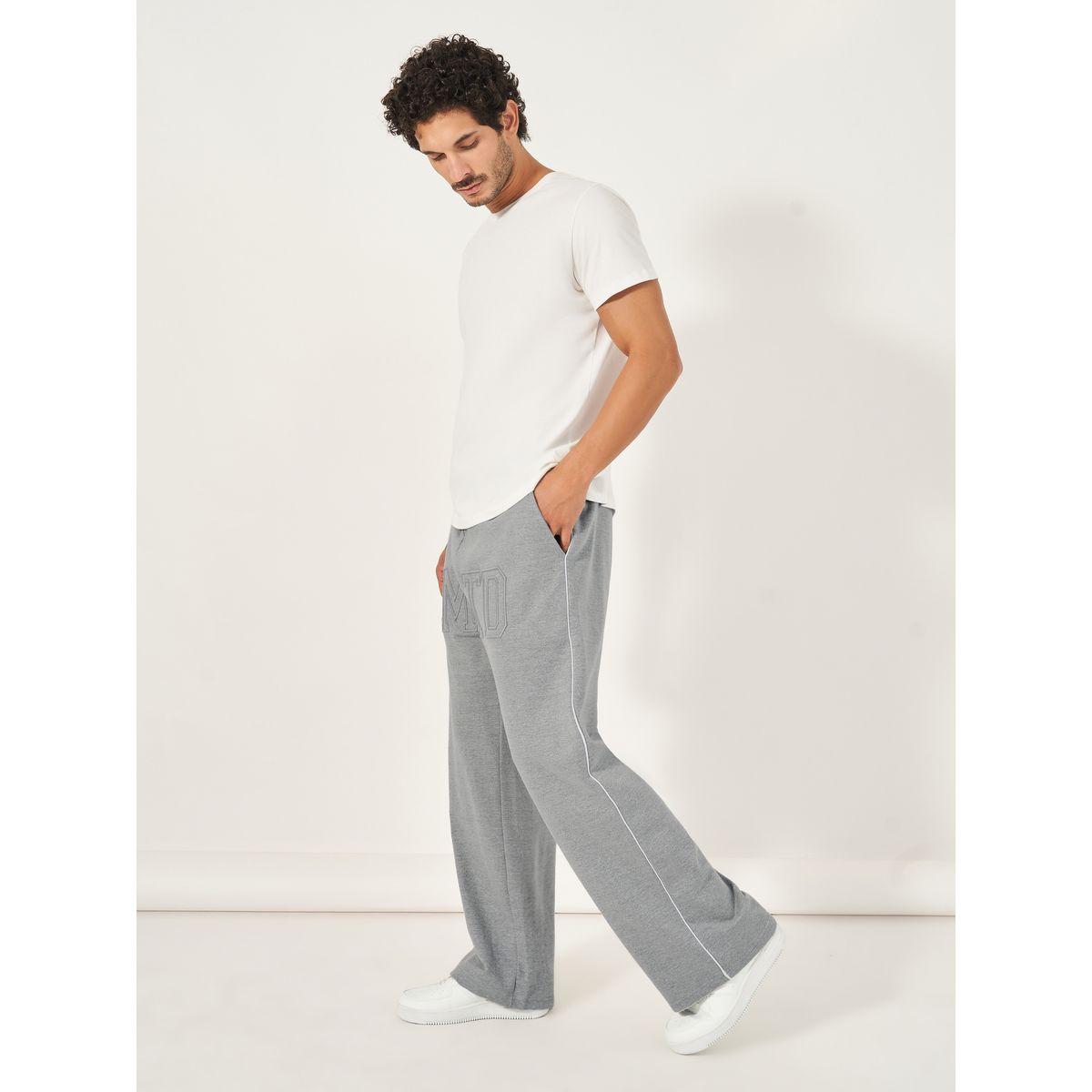 جوغر فليس بأرجل واسعة وتفاصيل مُطرّزة-men-clothing-bottoms-joggers-image-3