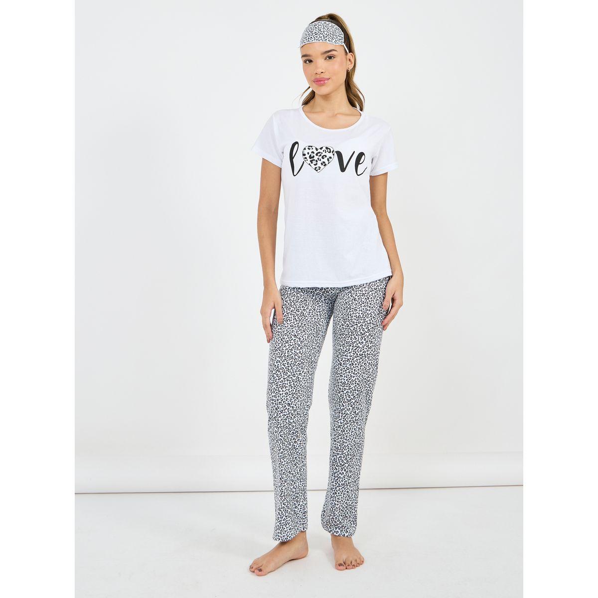 طقم من بنطال بيجاما وتيشيرت بطبعة كتابة-women-clothing-nightwear-pyjamas-longsets-image-1