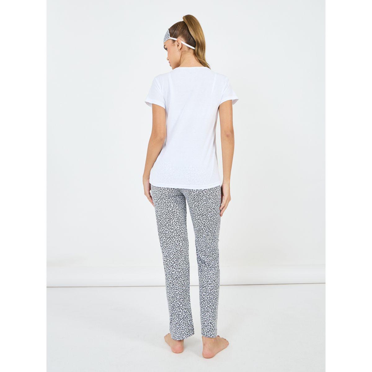 طقم من بنطال بيجاما وتيشيرت بطبعة كتابة-women-clothing-nightwear-pyjamas-longsets-image-4