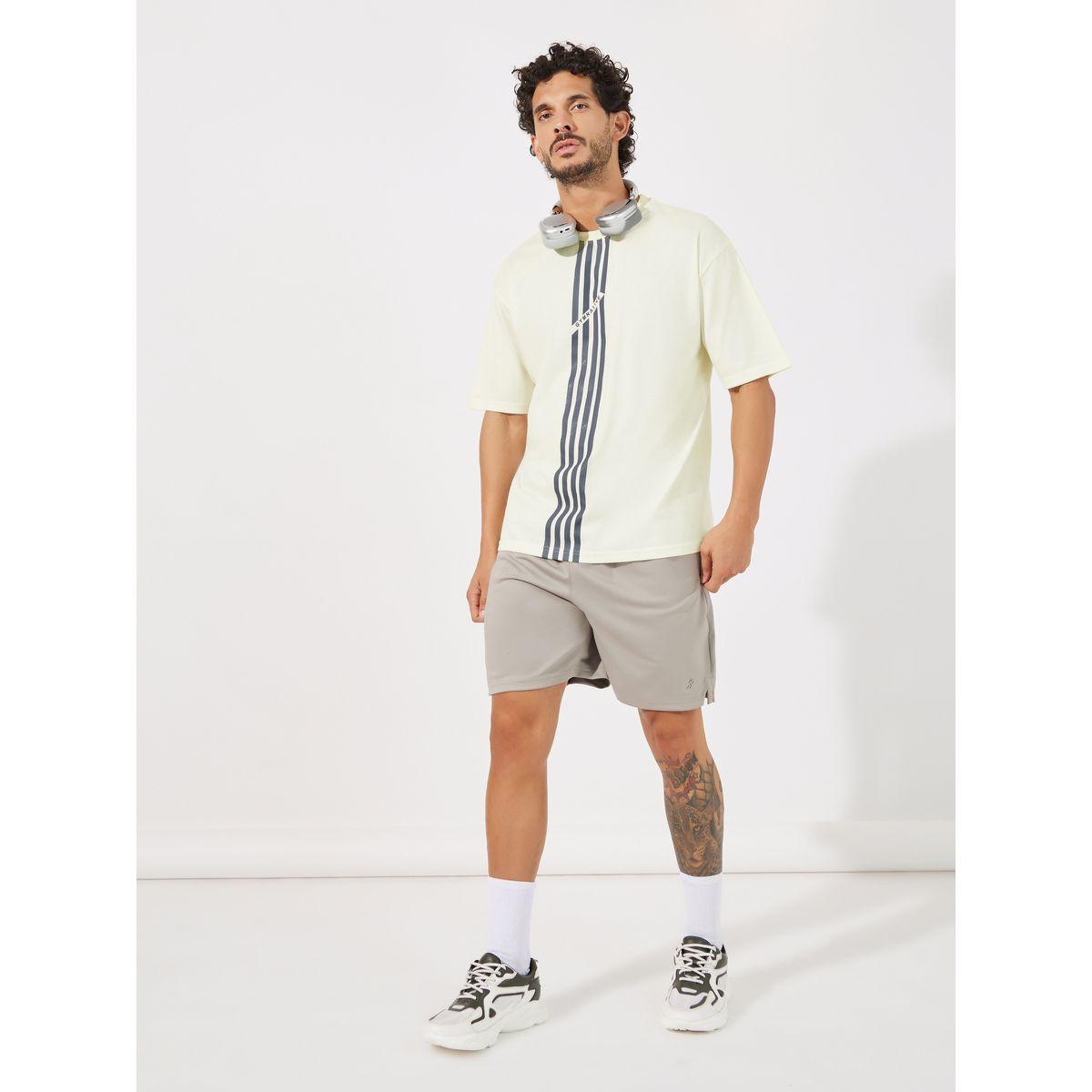 تيشيرت فضفاض بتداخلات مخططة وأكمام قصيرة-men-clothing-sportswearandactivewear-tshirtsandpolos-image-4