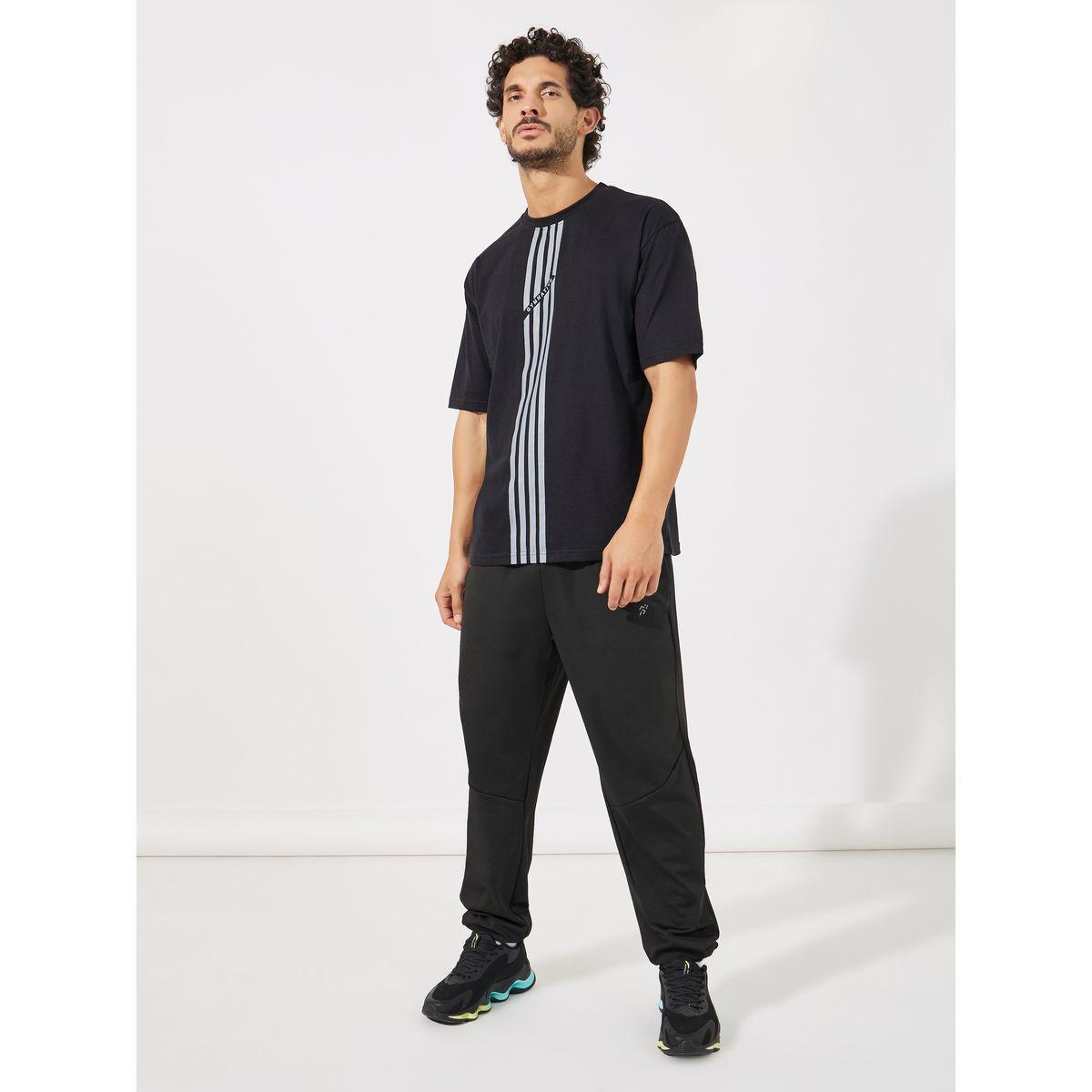 تيشيرت فضفاض بتداخلات مخططة وأكمام قصيرة-men-clothing-sportswearandactivewear-tshirtsandpolos-image-2