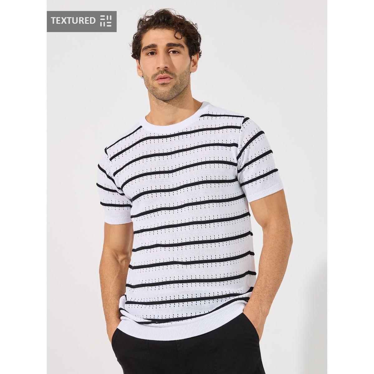 تيشيرت مخطط بتفاصيل بارزة الملمس-men-clothing-tshirtsandpolos-tshirts-image-1