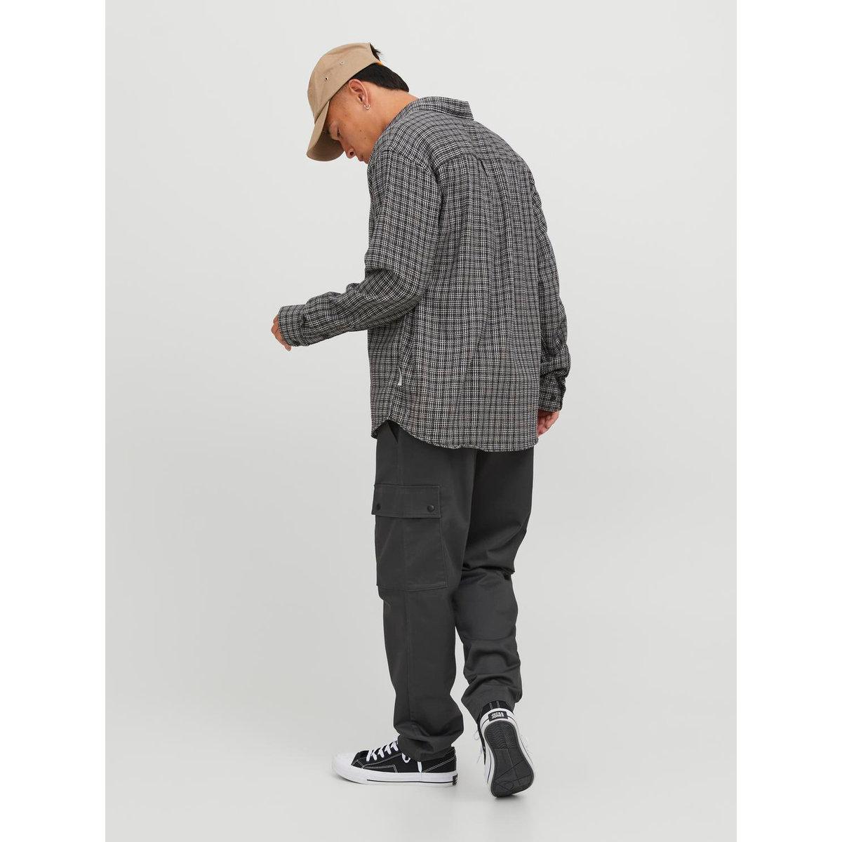 بنطال كارجو بقصة واسعة مع خصر مطاطي-men-clothing-bottoms-trousersandchinos-trousers-image-4