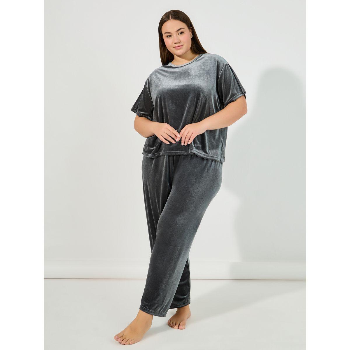 Styli Unwind Plus Size Velvet Look Top & Pyjama Set-women-clothing-nightwear-pyjamas-longsets-image-6