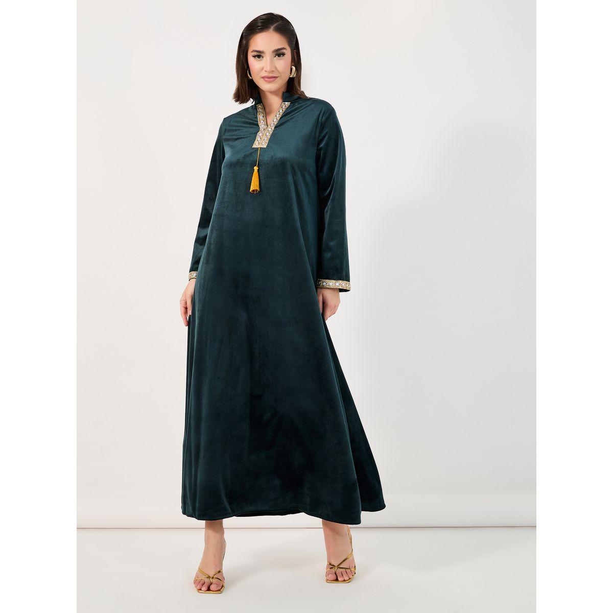 جلابية بمظهر مخملي وتفاصيل دانتيل-women-arabicclothing-jalabiyas-image-1