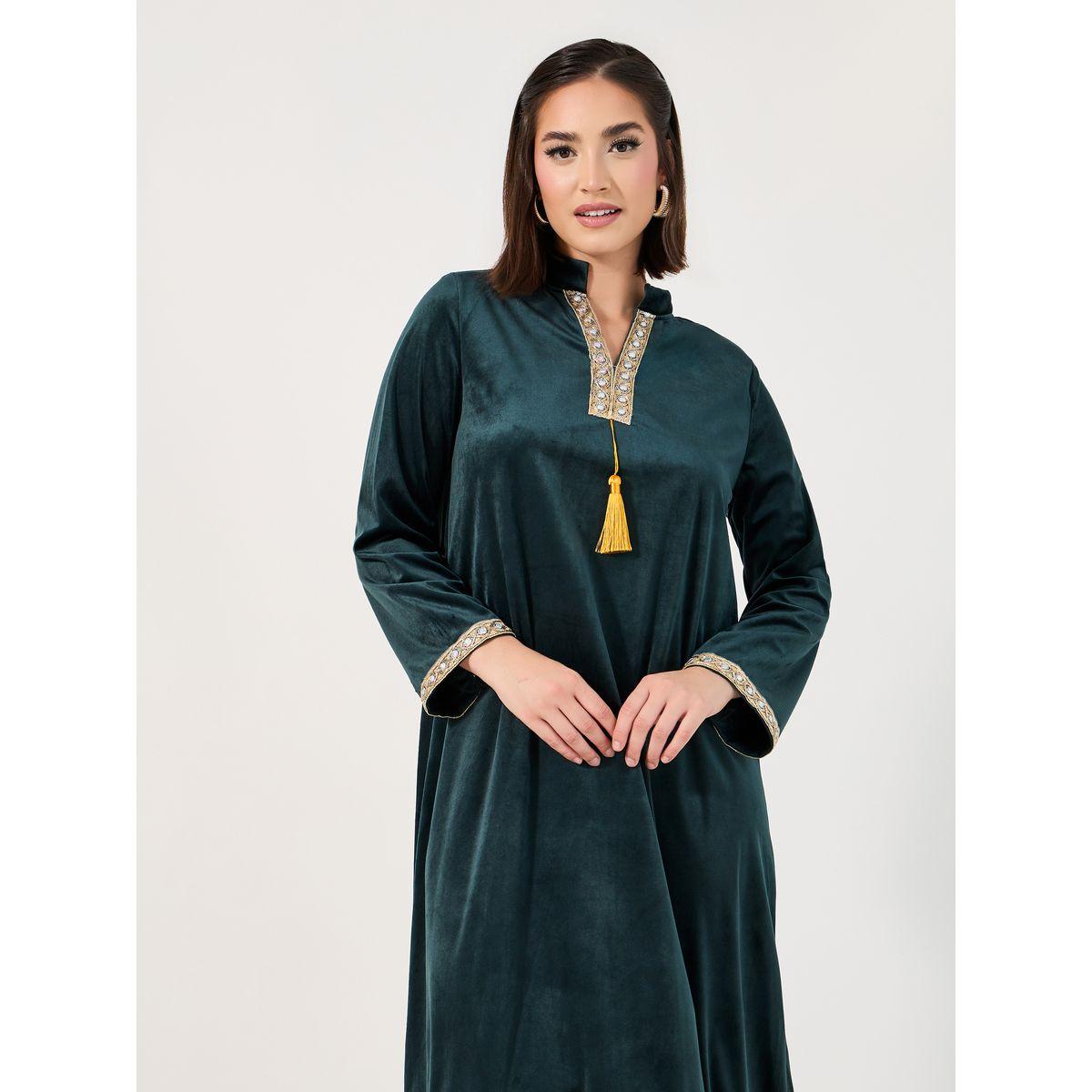 جلابية بمظهر مخملي وتفاصيل دانتيل-women-arabicclothing-jalabiyas-image-5