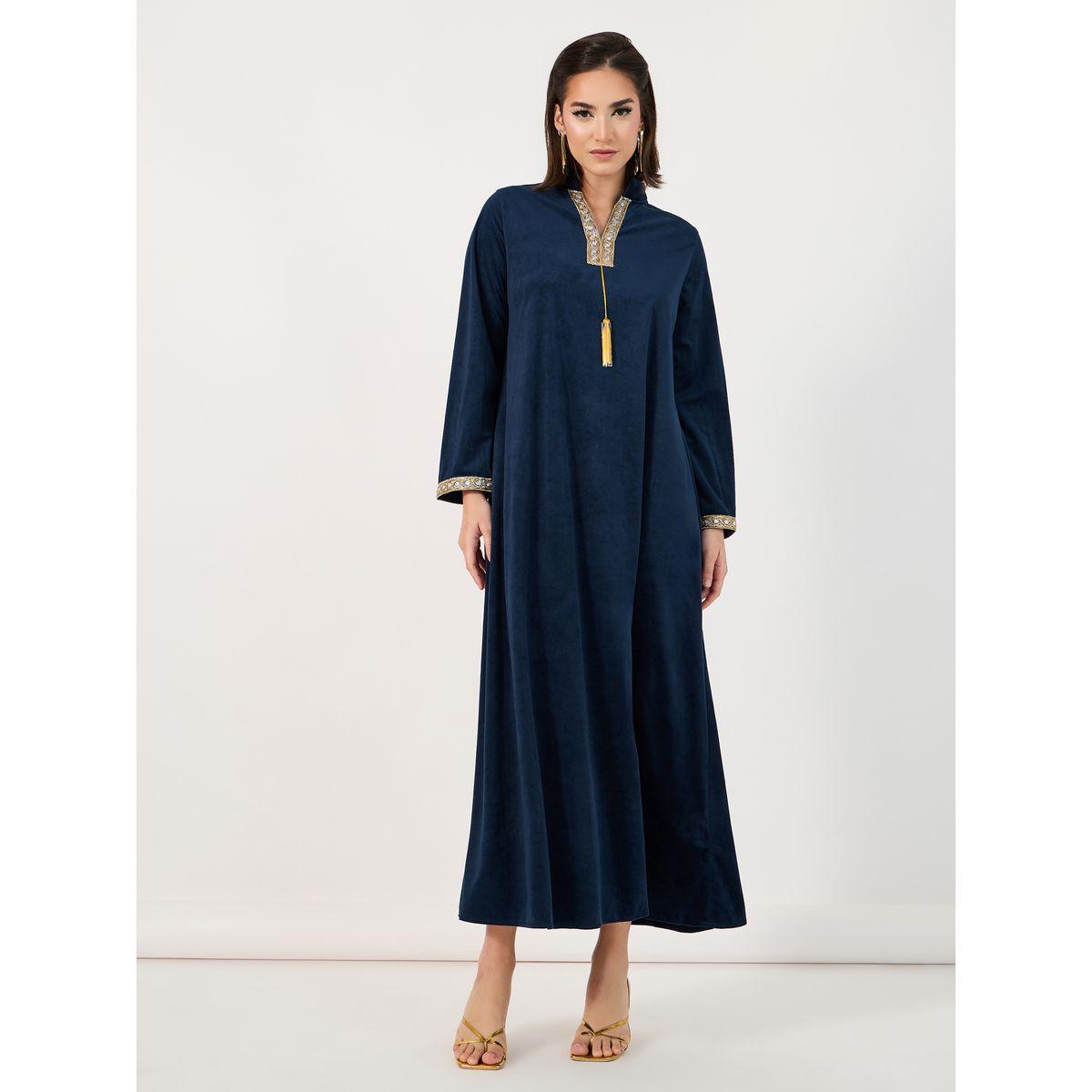 جلابية بمظهر مخملي وتفاصيل دانتيل-women-arabicclothing-jalabiyas-image-5