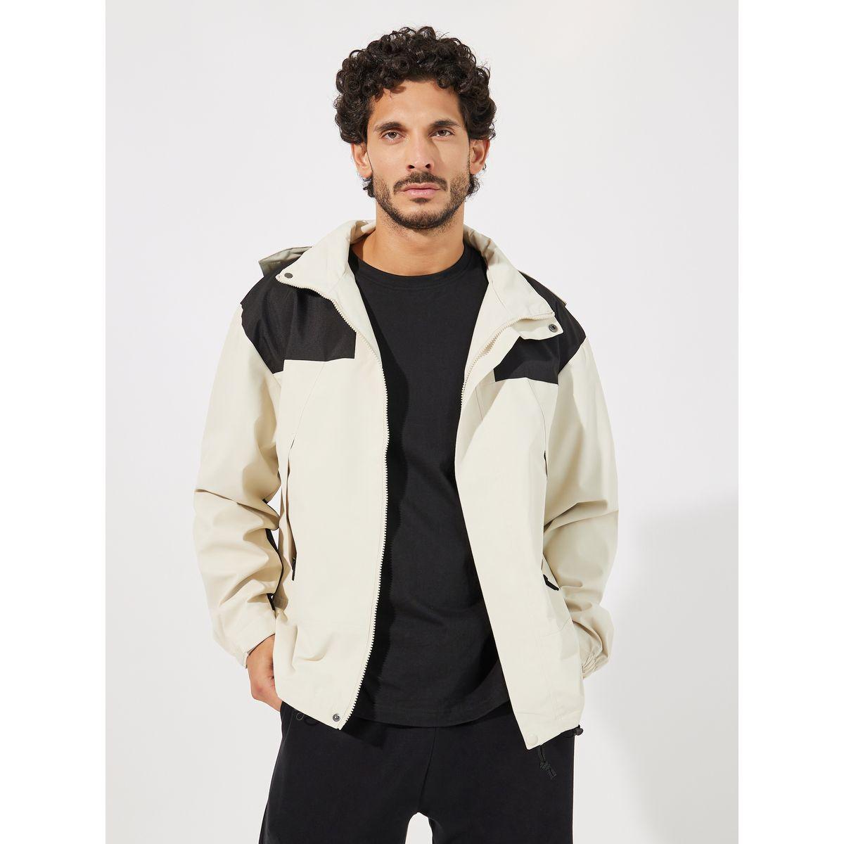 جاكيت وايند بريكر بنمط كتل الالوان وياقة هودي-men-clothing-jacketsandblazers-jackets-image-1