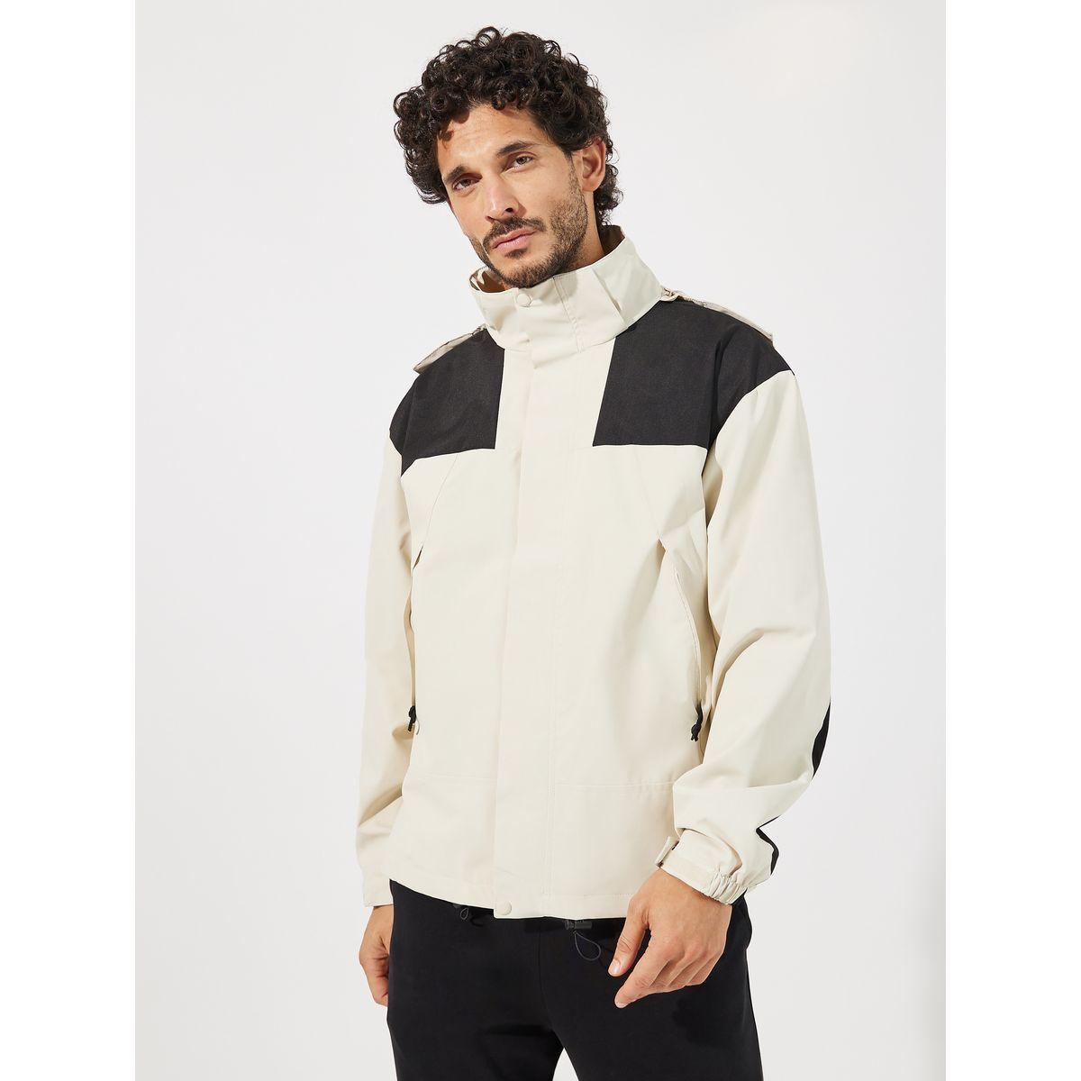 جاكيت وايند بريكر بنمط كتل الالوان وياقة هودي-men-clothing-jacketsandblazers-jackets-image-3