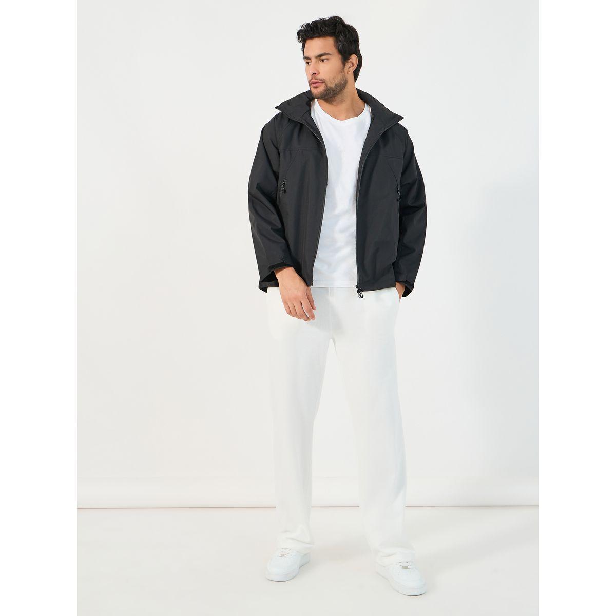 جاكيت وايندبريكر سادة بياقة هودي وسحَّاب غلق-men-clothing-jacketsandblazers-jackets-image-2