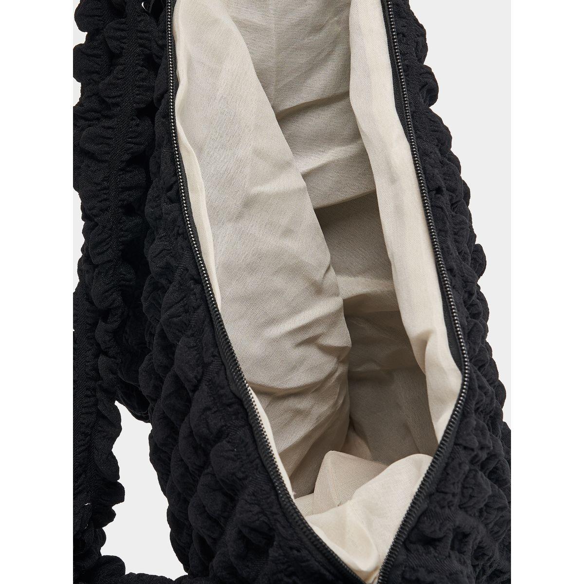شنطة بتفاصيل بارزة الملمس وسحَّاب غلق-women-bagsandwallets-handbags-image-1