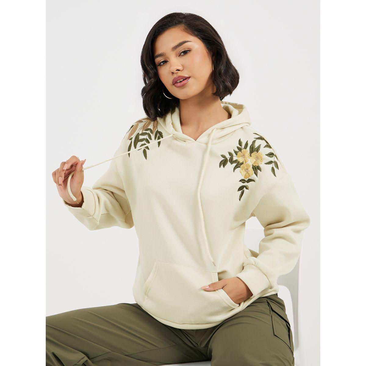 سويت شيرت بتفاصيل مُطرّزة وياقة هودي-women-winterwear-hoodiesandsweatshirts-sweatshirts-image-1