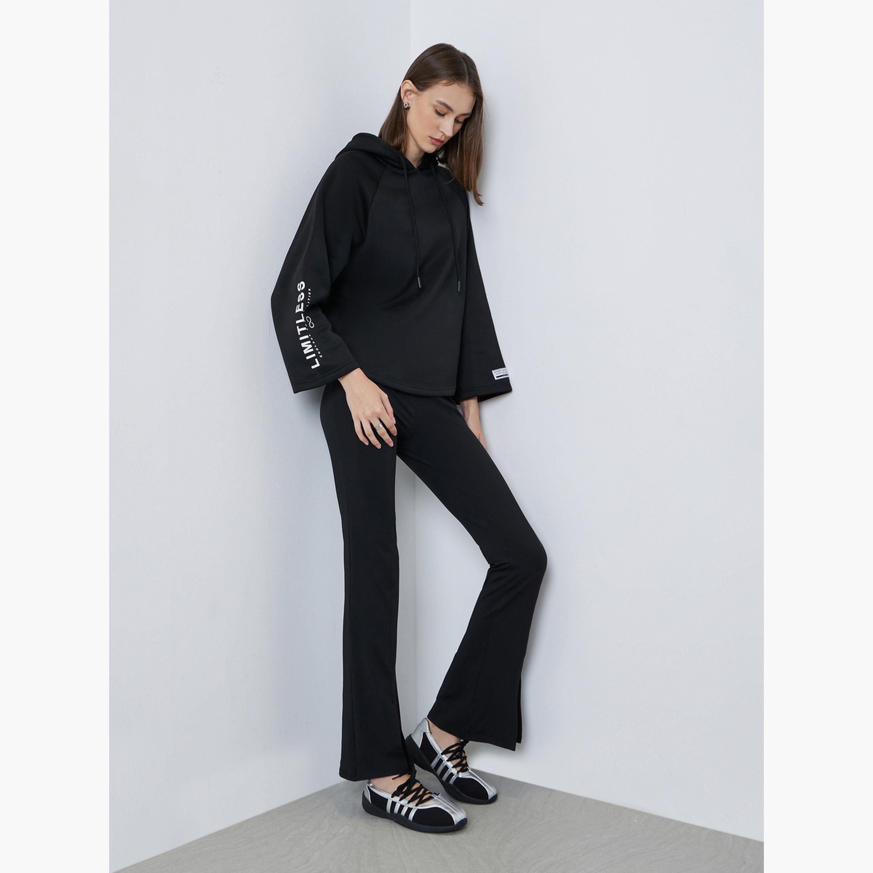 ستايلي - هودي بأكمام واسعة وطبعة شعار للنساء -women-clothing-hoodiesandsweatshirts-hoodies-image-2