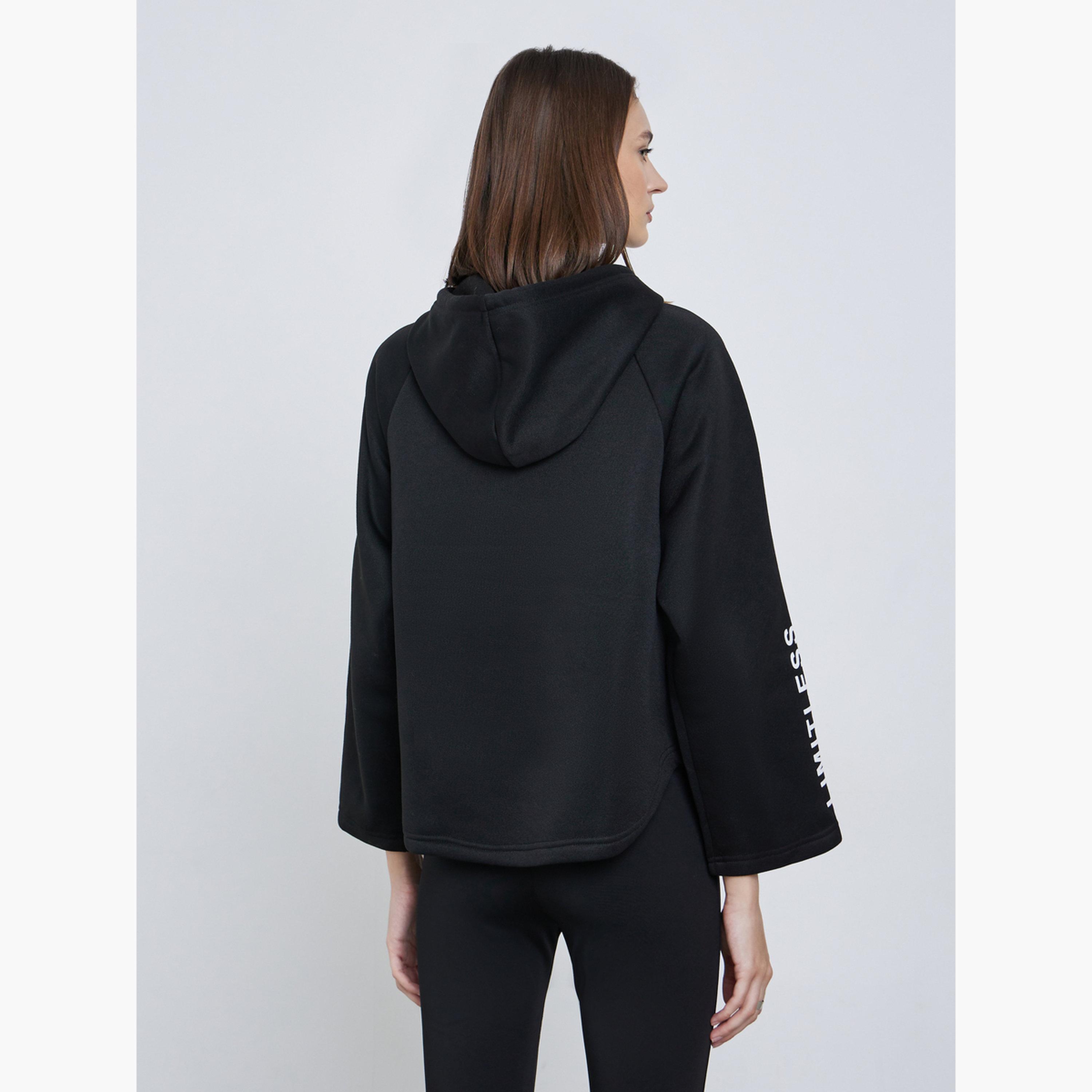 ستايلي - هودي بأكمام واسعة وطبعة شعار للنساء -women-clothing-hoodiesandsweatshirts-hoodies-image-3